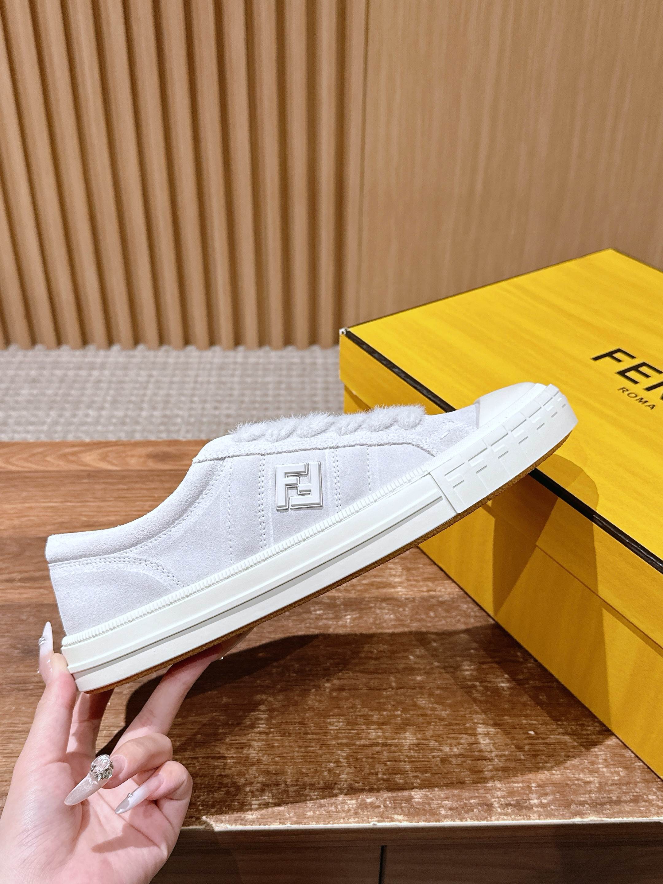 Luxury Shoes Fendi Unisex