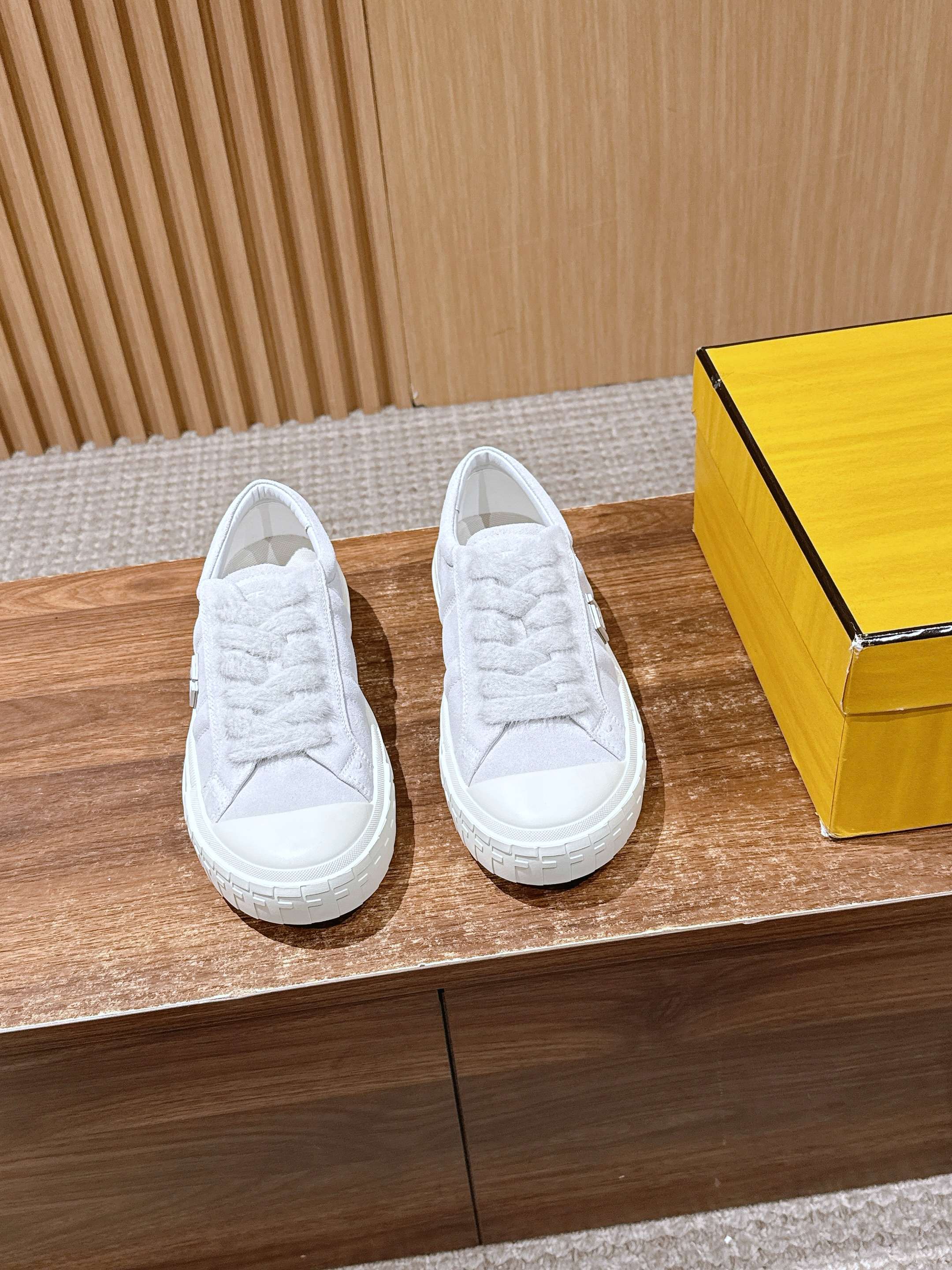 Luxury Shoes Fendi Unisex