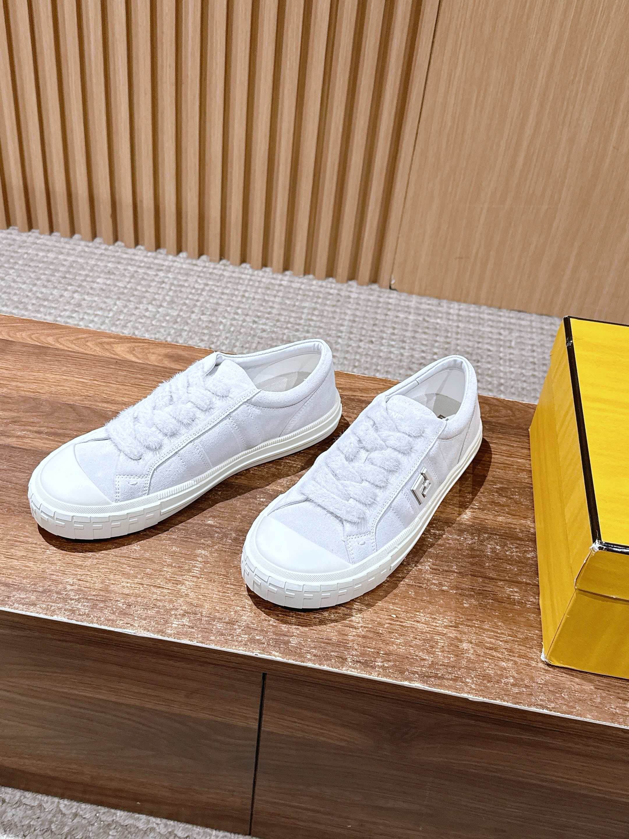 Luxury Shoes Fendi Unisex