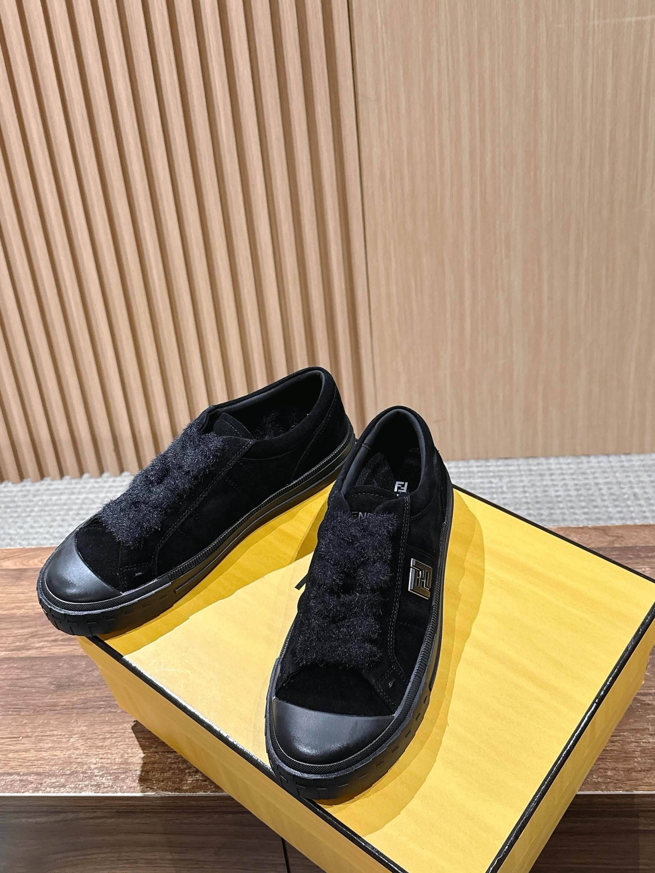 Luxury Shoes Fendi Unisex