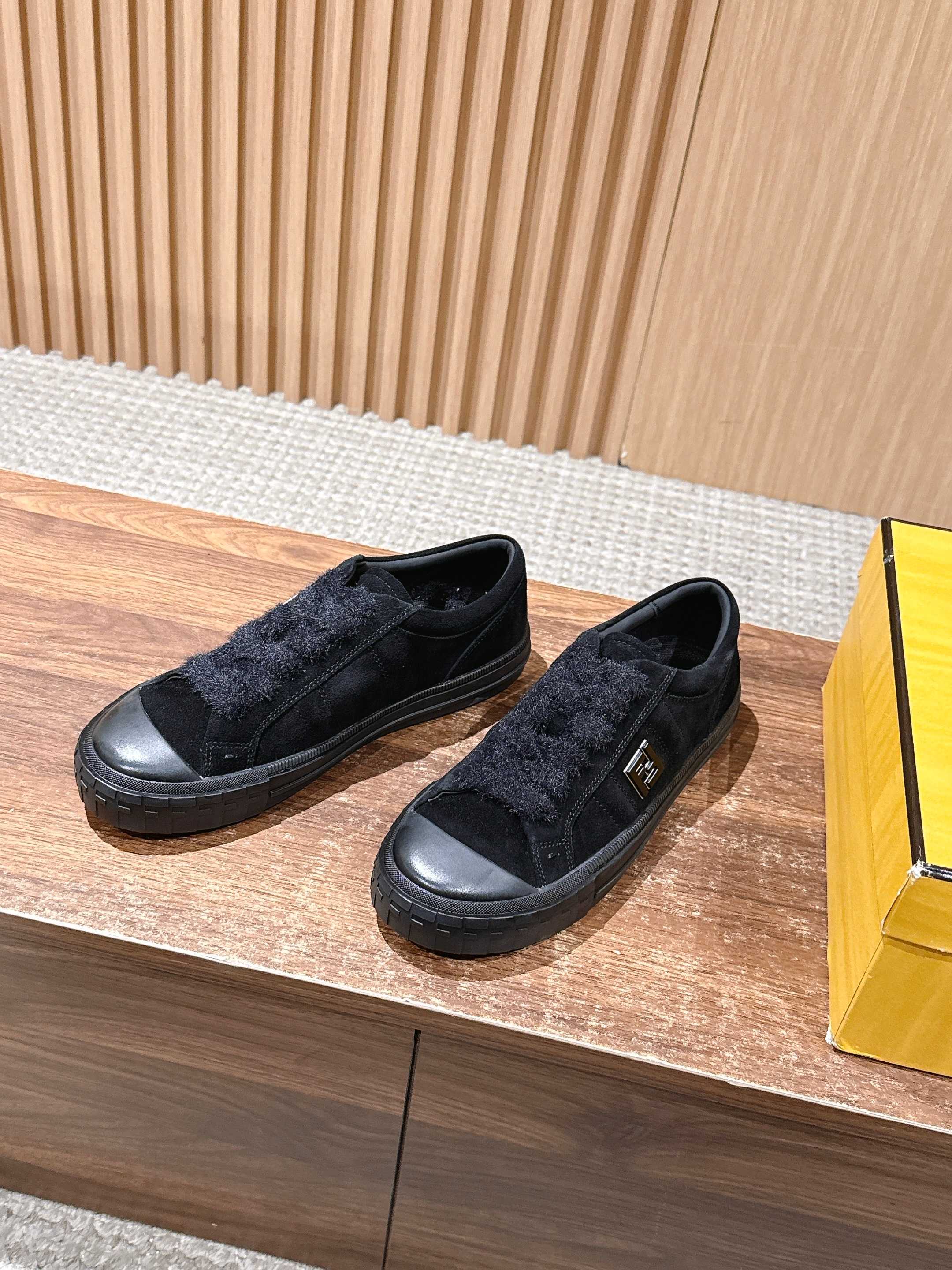 Luxury Shoes Fendi Unisex