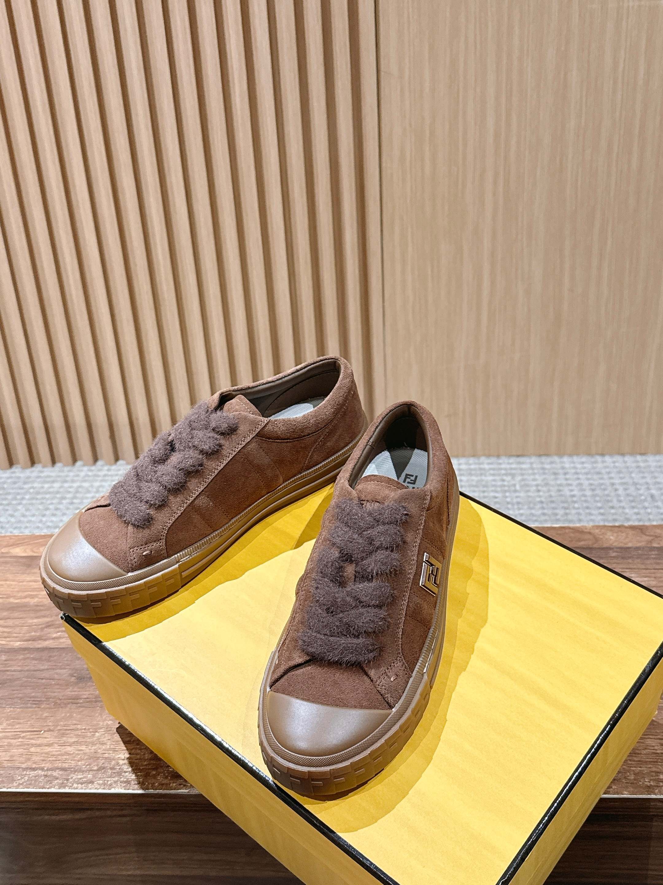 Luxury Shoes Fendi Unisex