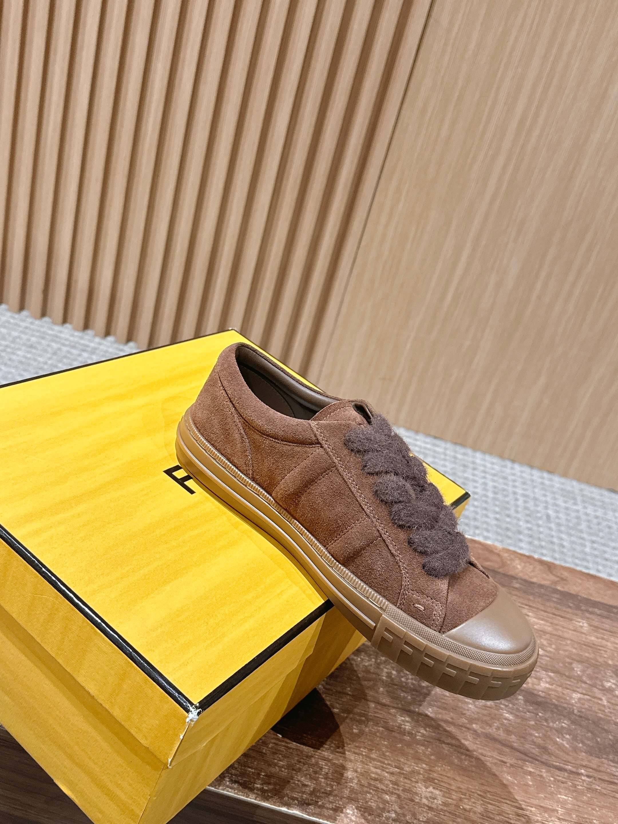 Luxury Shoes Fendi Unisex
