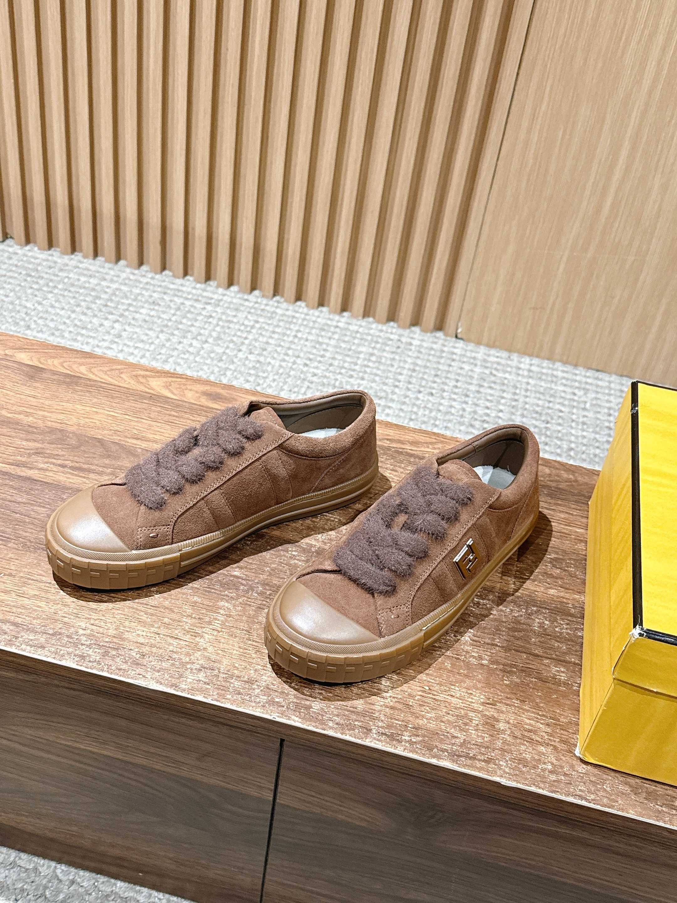 Luxury Shoes Fendi Unisex