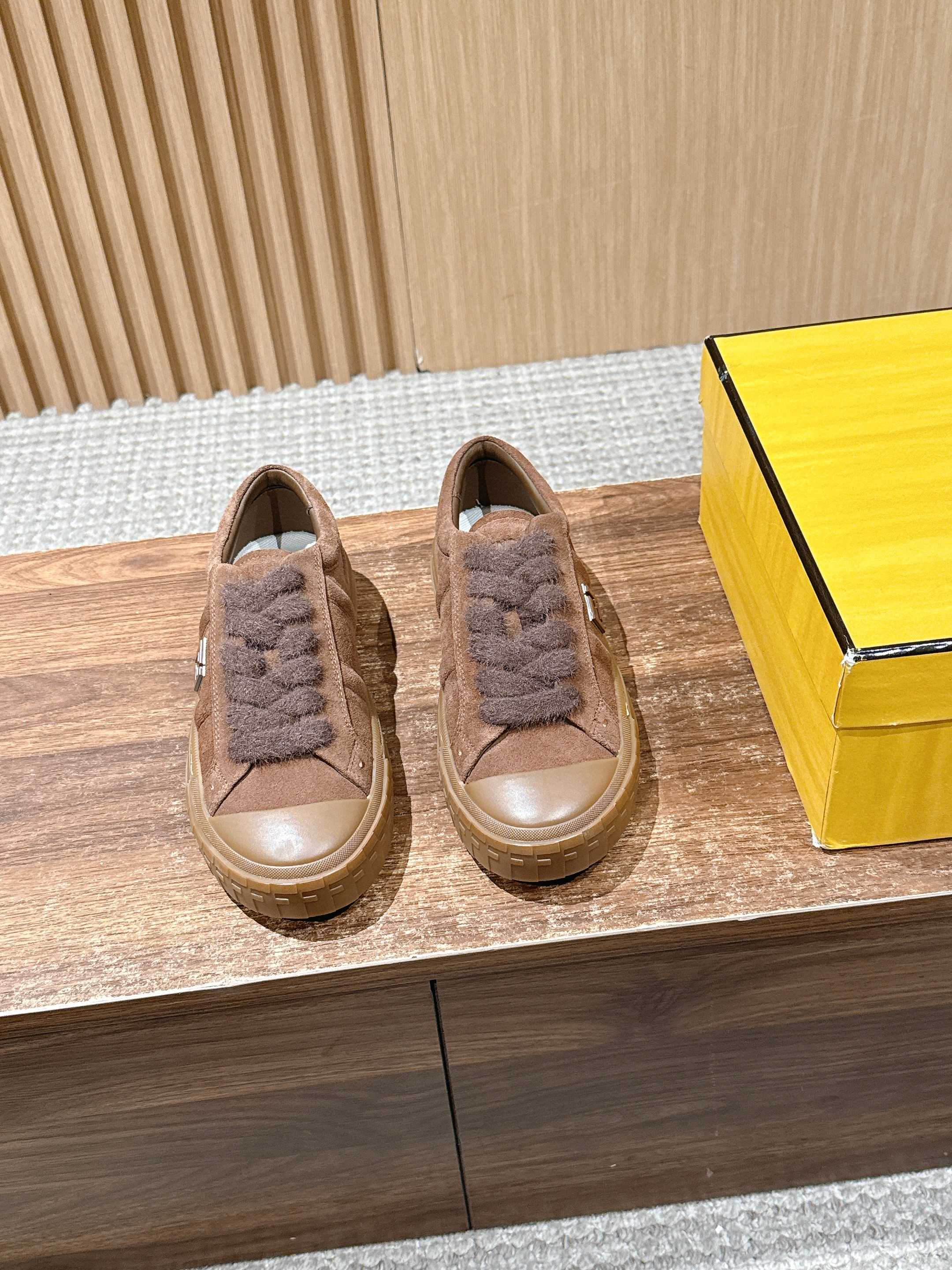Luxury Shoes Fendi Unisex
