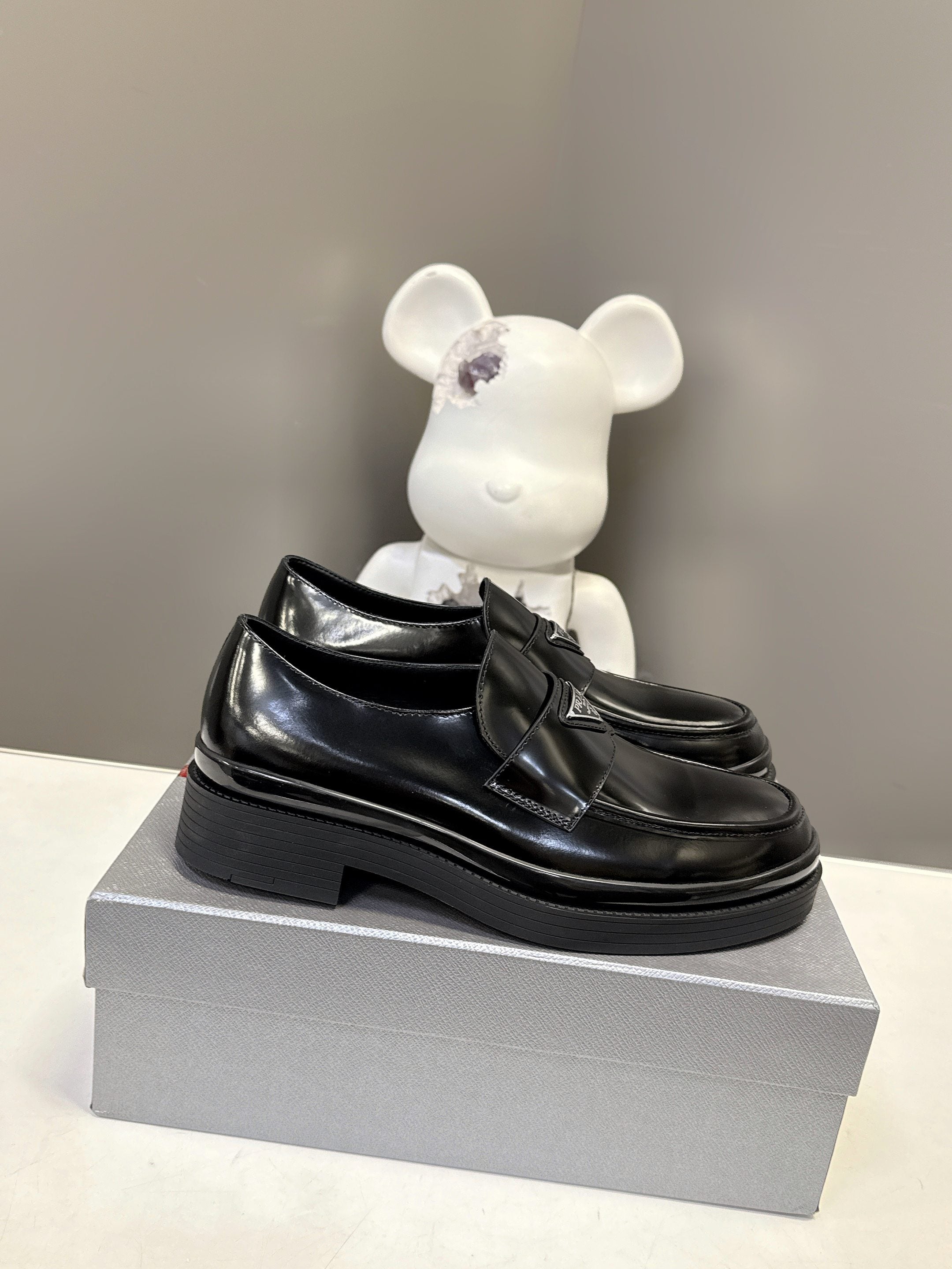 Luxury Shoes Prada Unisex