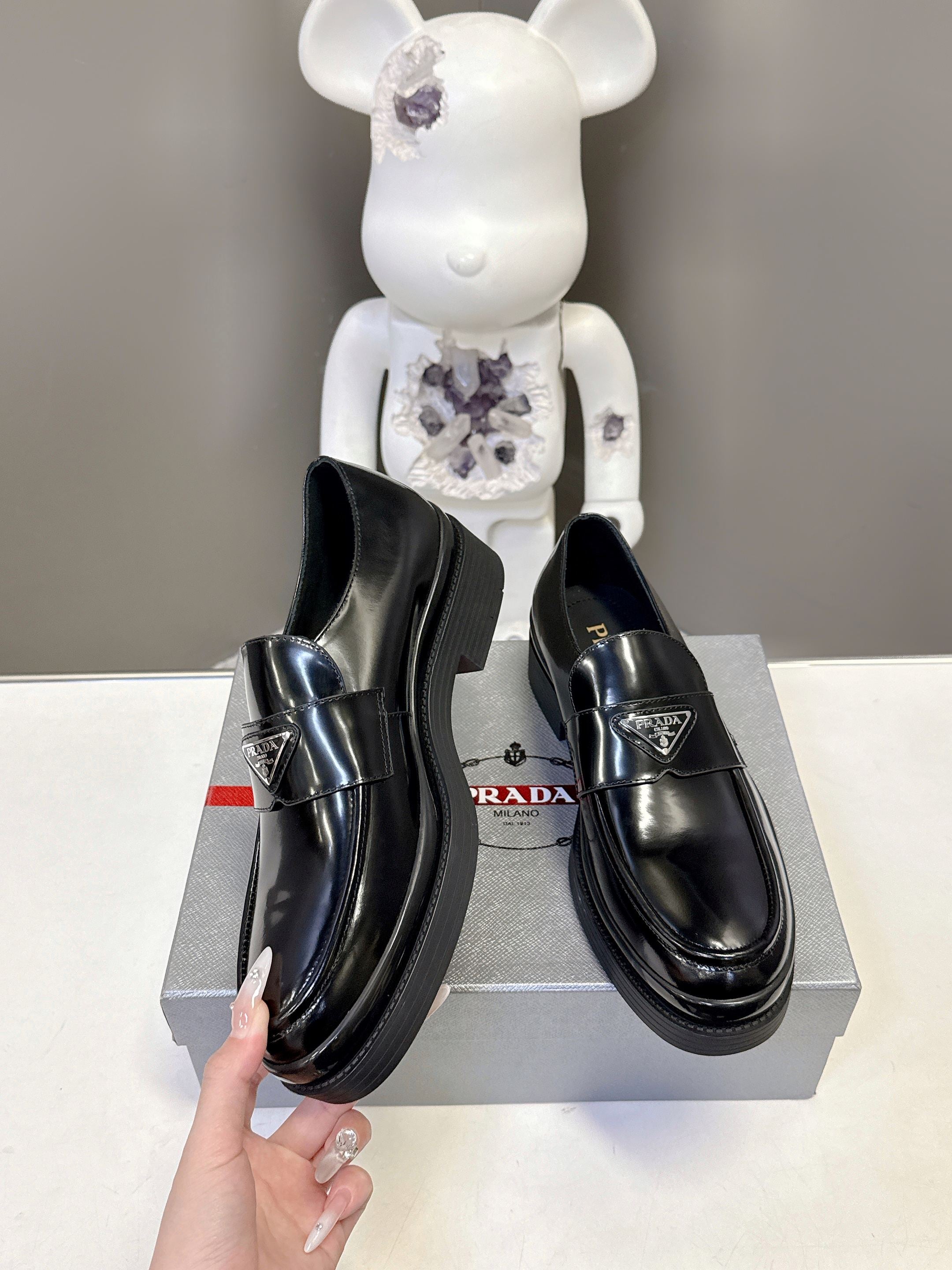 Luxury Shoes Prada Unisex