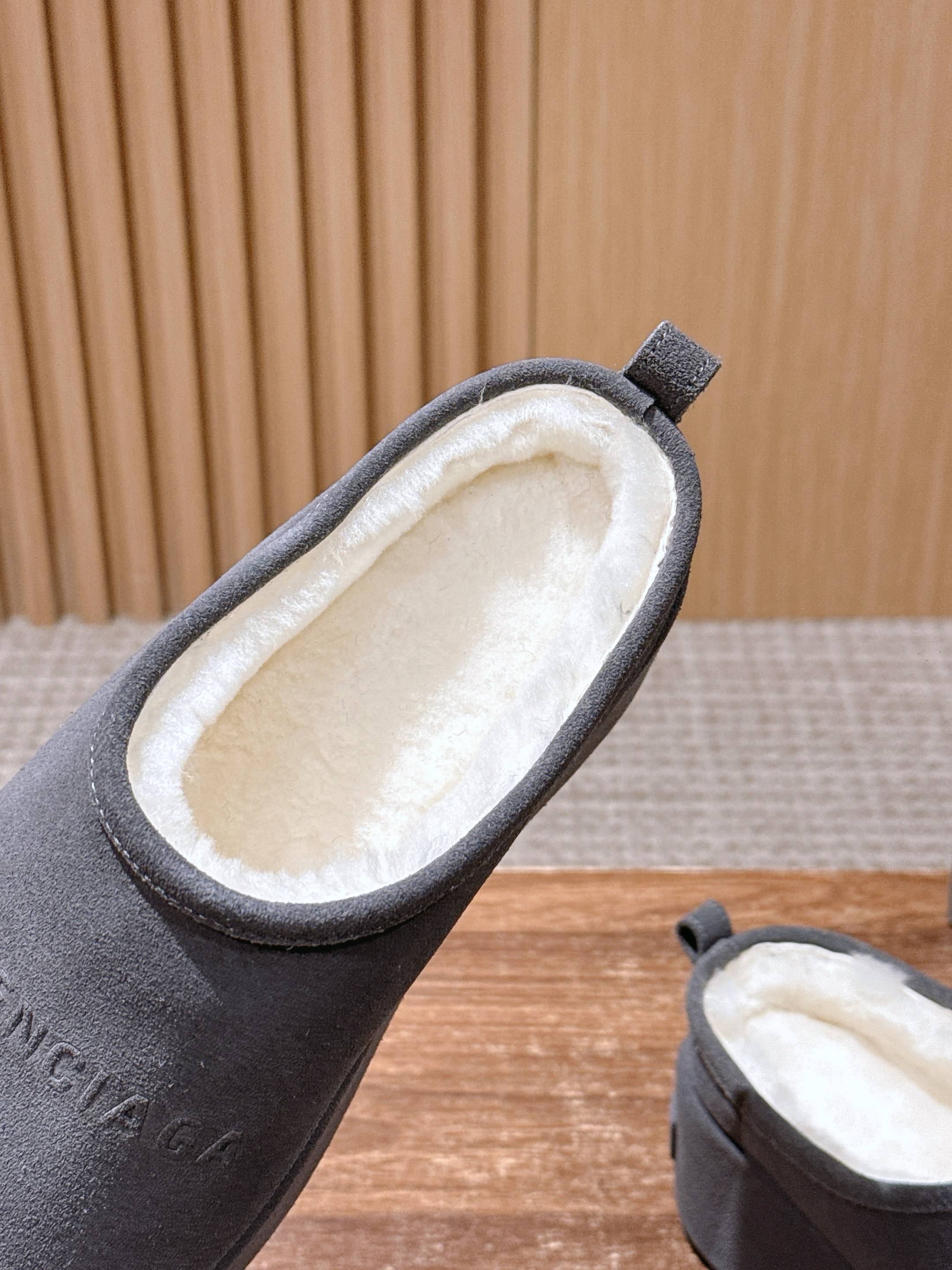 Grey Balenciaga slide sandal close-up, open heel and plush light-colored lining