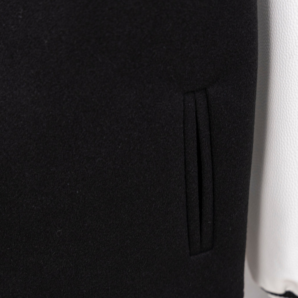 Black jacket with side welt pocket and smooth fabric