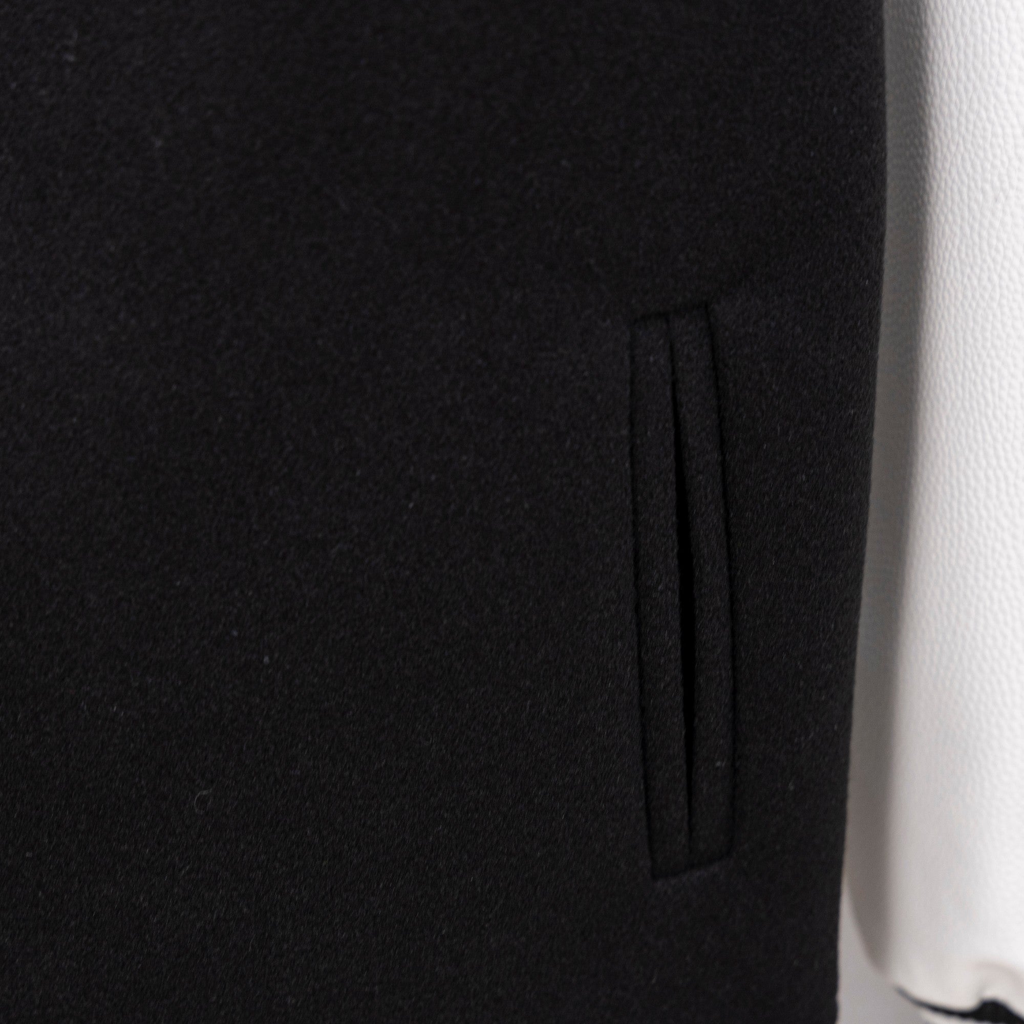 Black jacket with side welt pocket and smooth fabric
