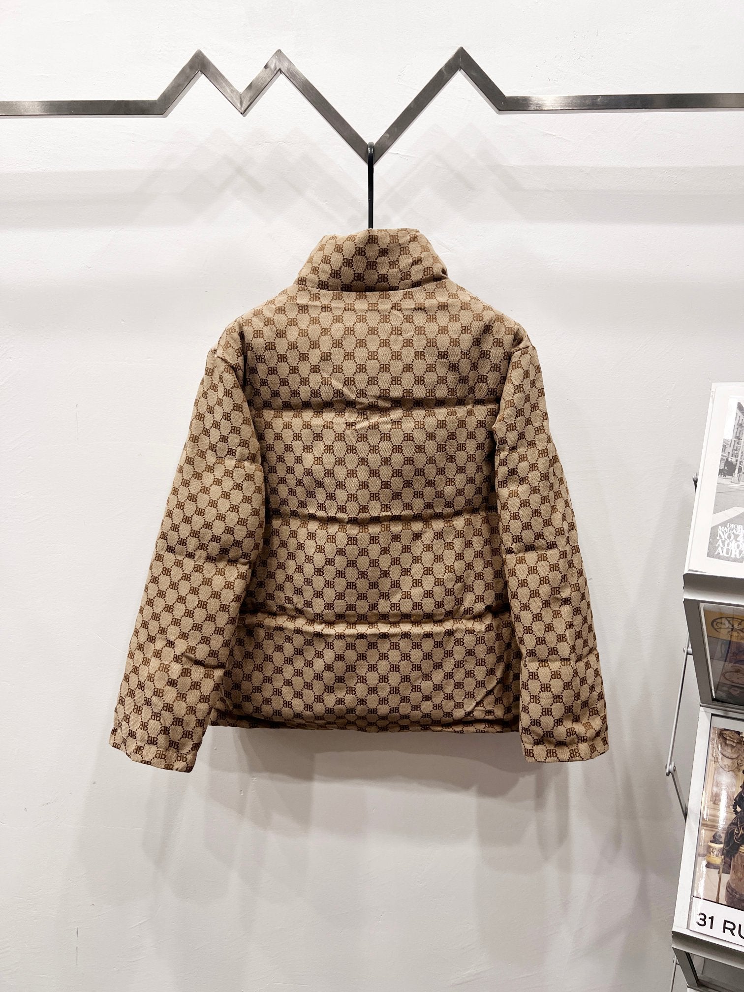 Gucci puffer jacket in beige with monogram pattern, high collar, quilted back