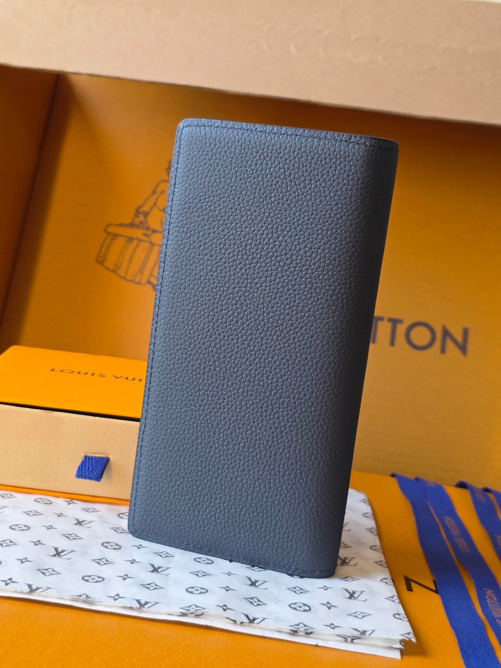 Small leather wallet, dark blue pebbled texture with embossed Louis Vuitton logo