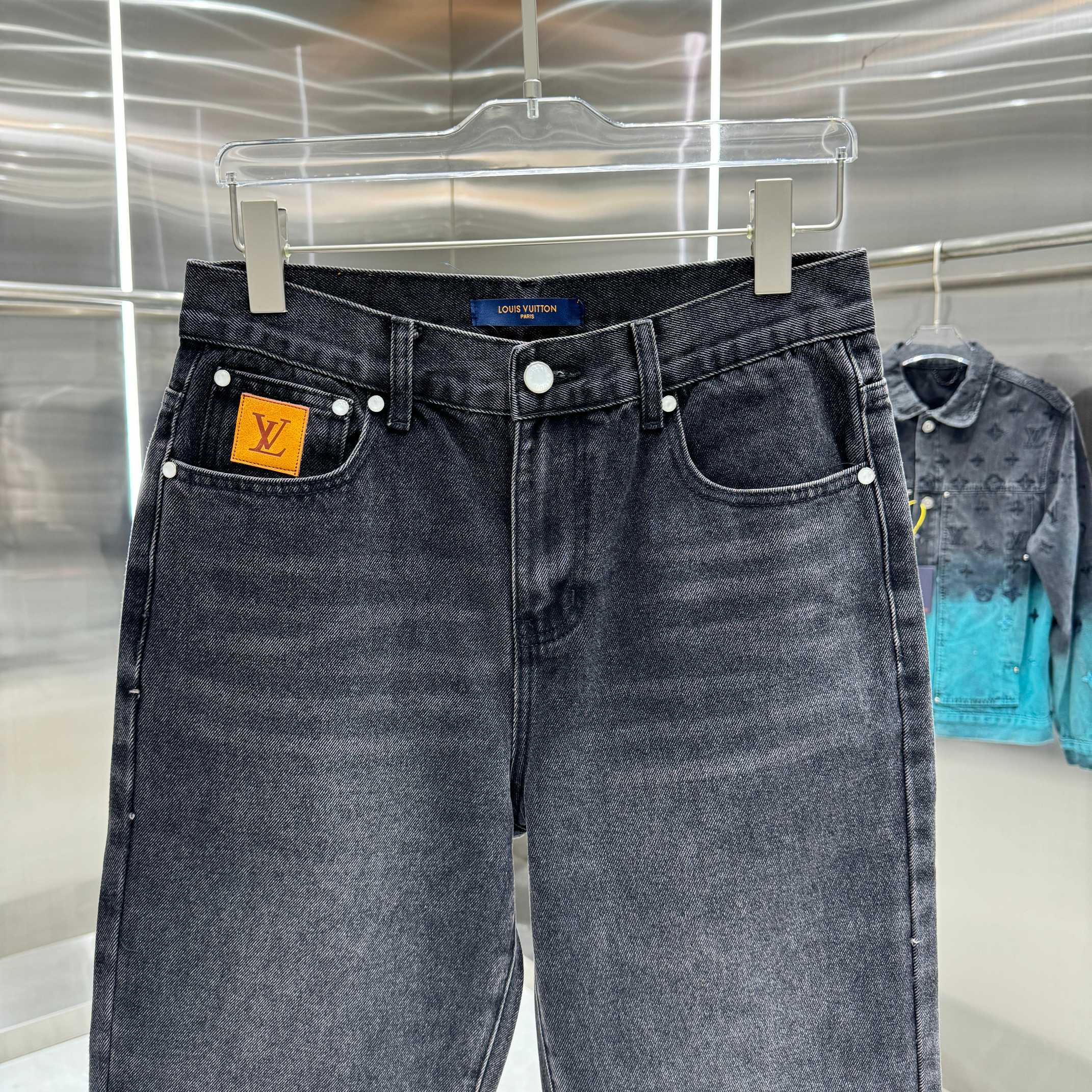 Dark denim jeans with LV-logo patch and four-pocket design
