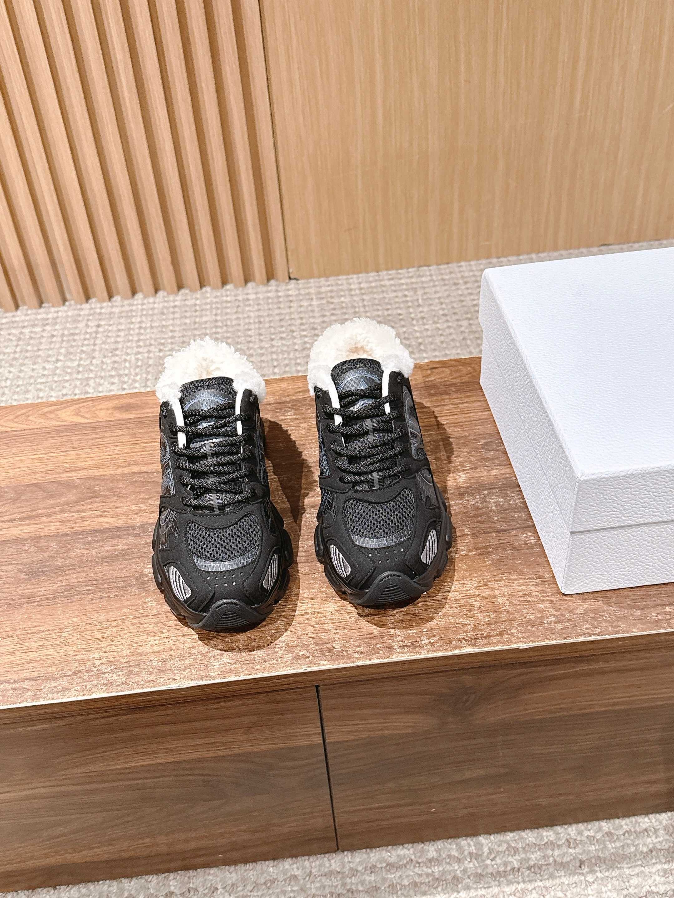 Luxury Shoes Dior Unisex