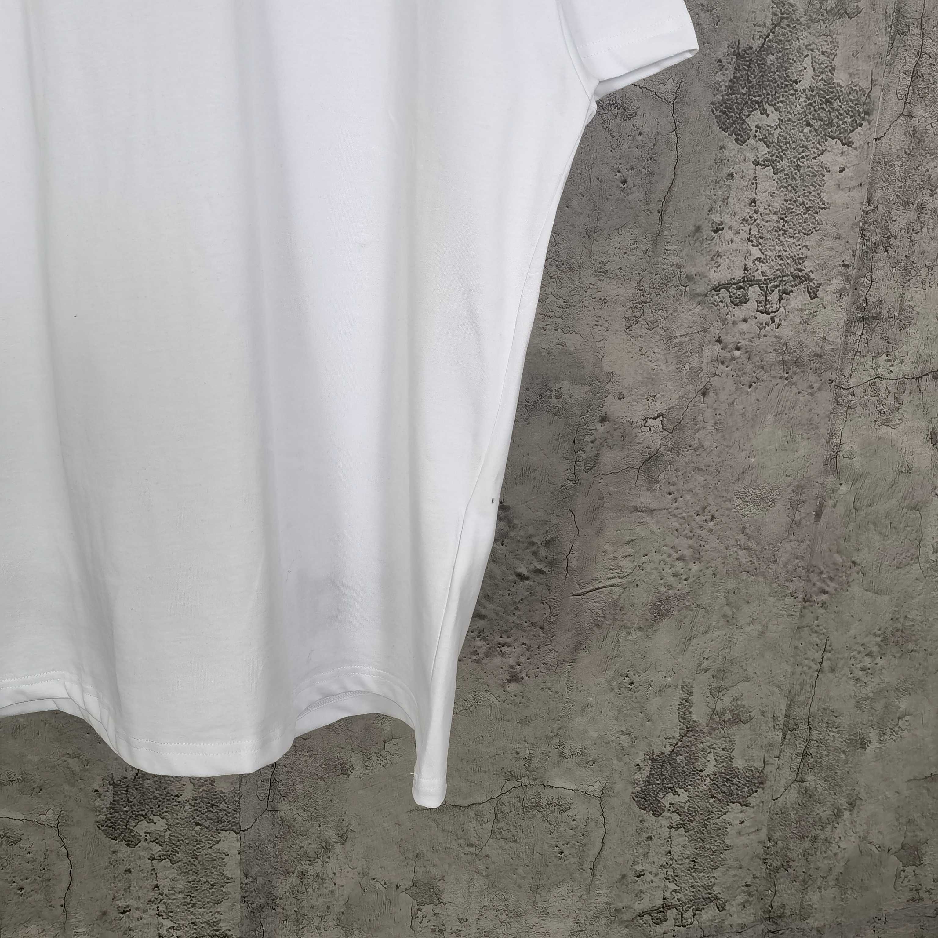 Balenciaga white T-shirt hem and side seam