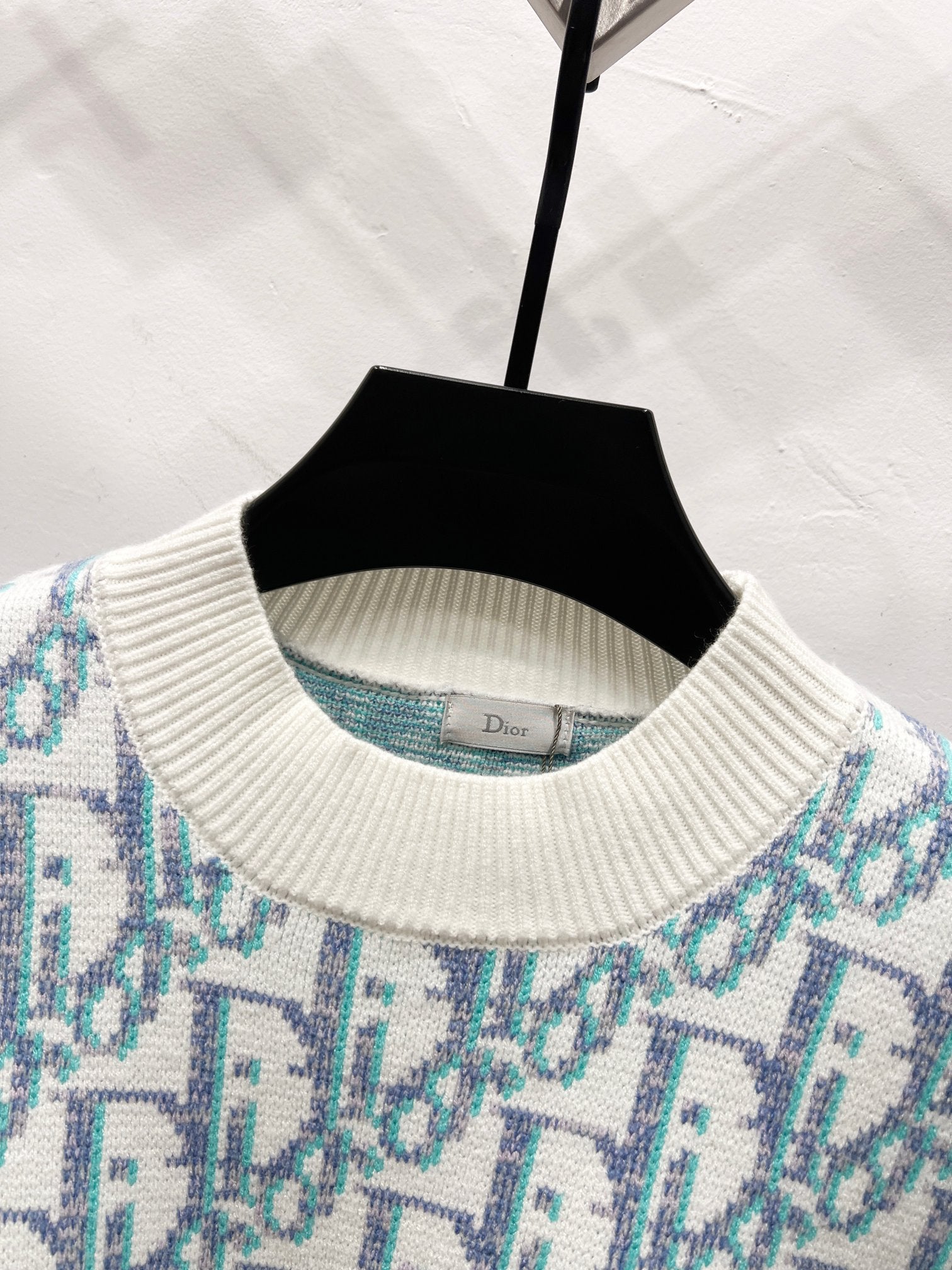 Ribbed crew neck sweater with light blue logo pattern and off-white knit trim