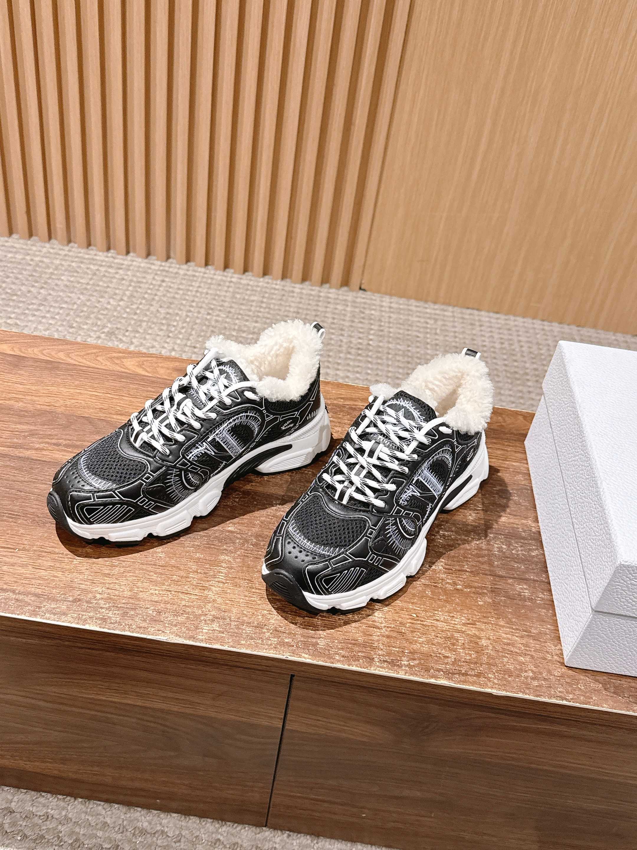 Luxury Shoes Dior Unisex