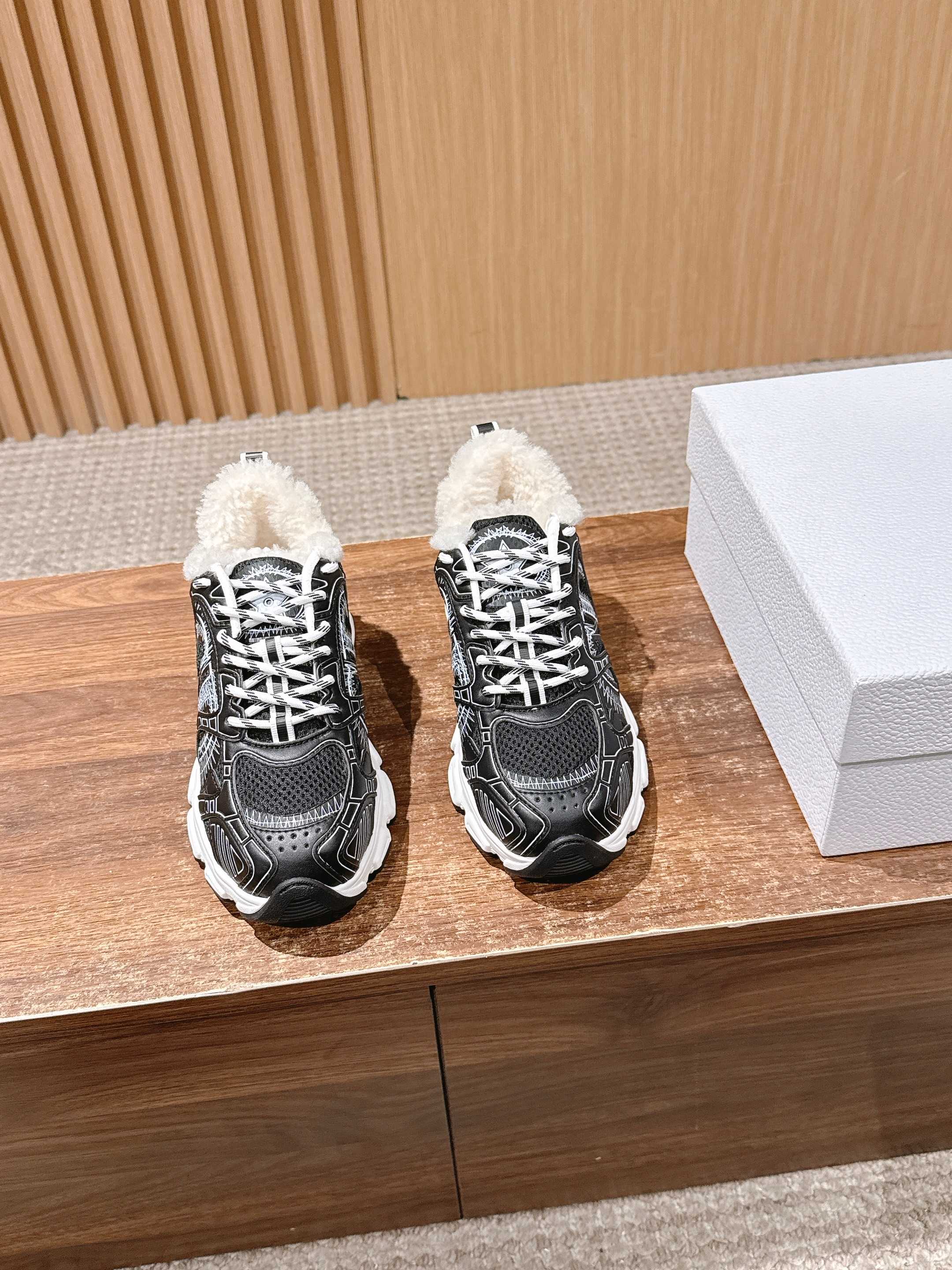 Luxury Shoes Dior Unisex