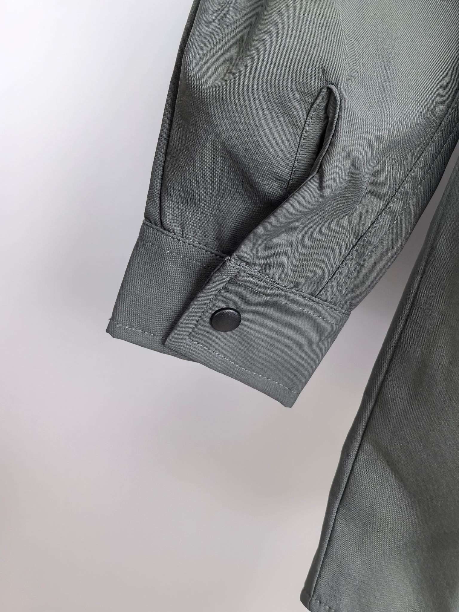 Dior long-sleeve button-up shirt cuff detail, dark gray, single button