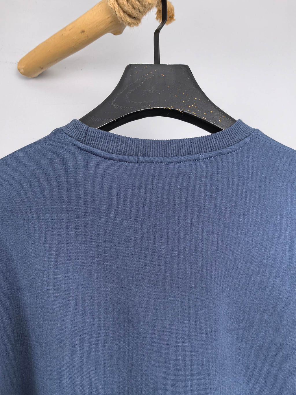 Louis Vuitton dark blue sweatshirt neckline with ribbed crew collar