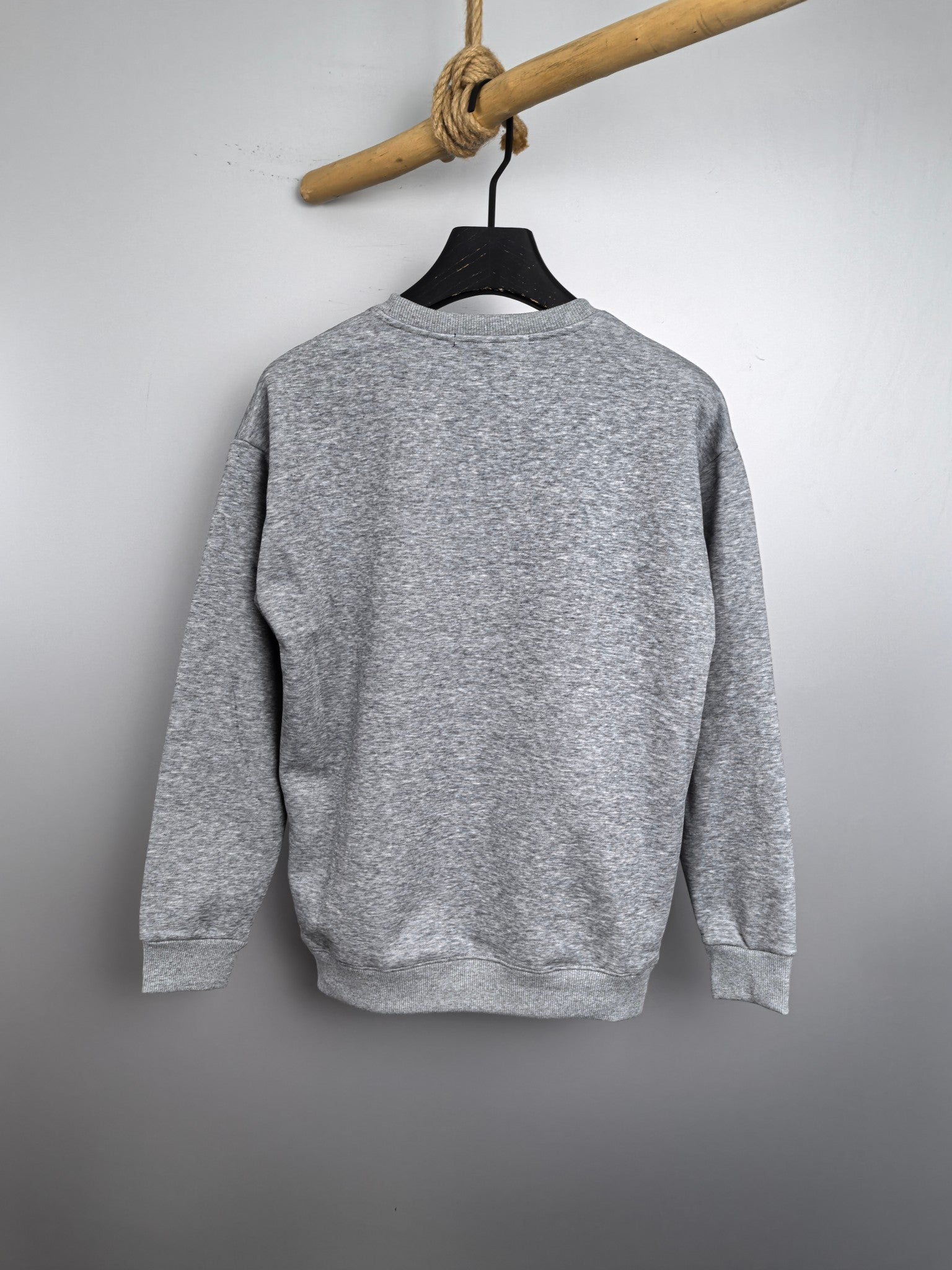 Grey long-sleeve sweatshirt with crew neck, plain back