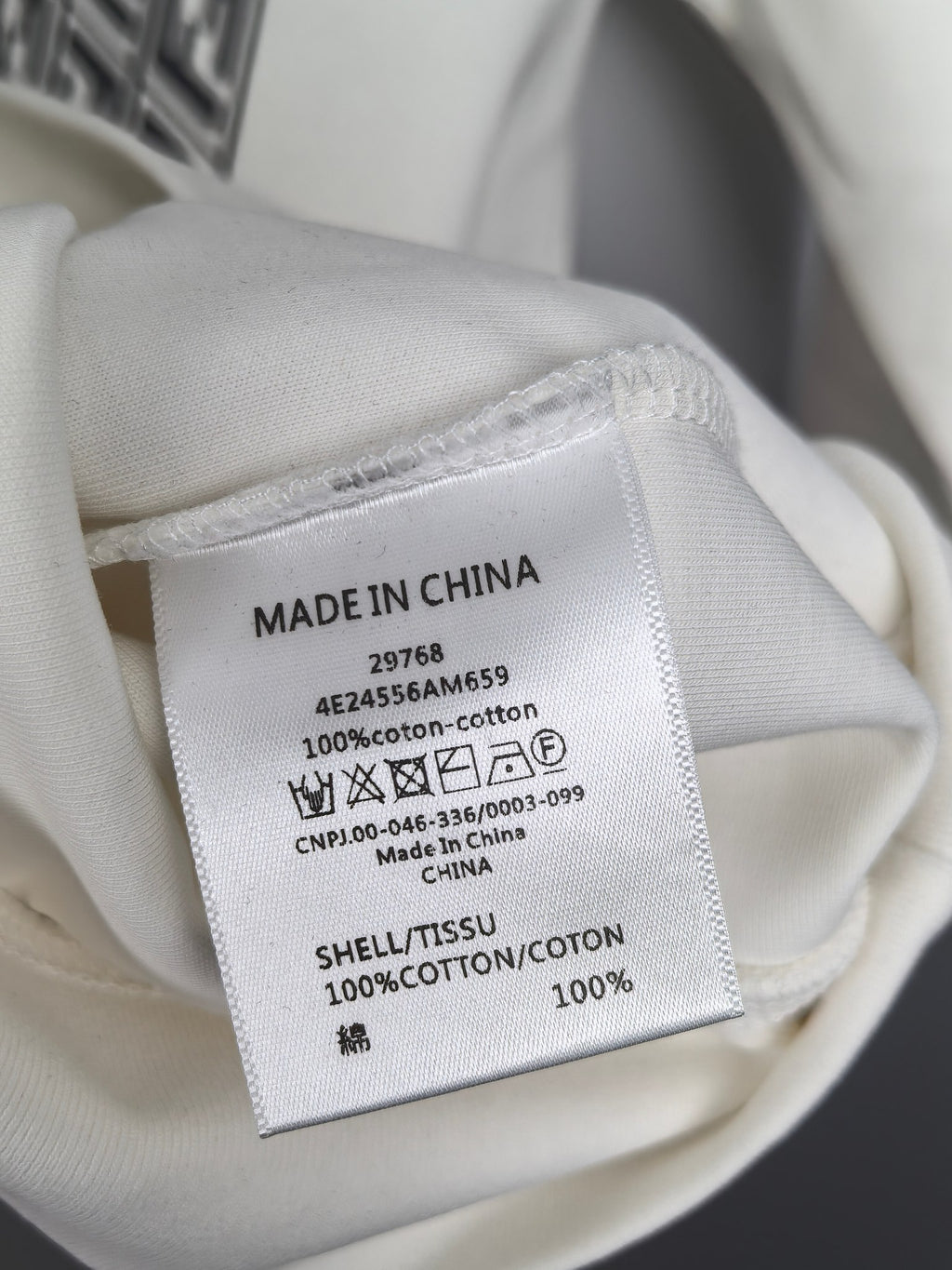 Inner size and care label: Made in China, 100% cotton