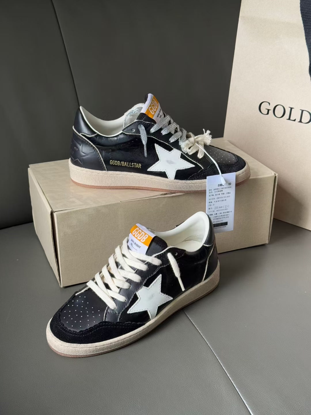 Low-top sneakers with white star patch, dark navy upper, lace-up, gum sole and shoebox