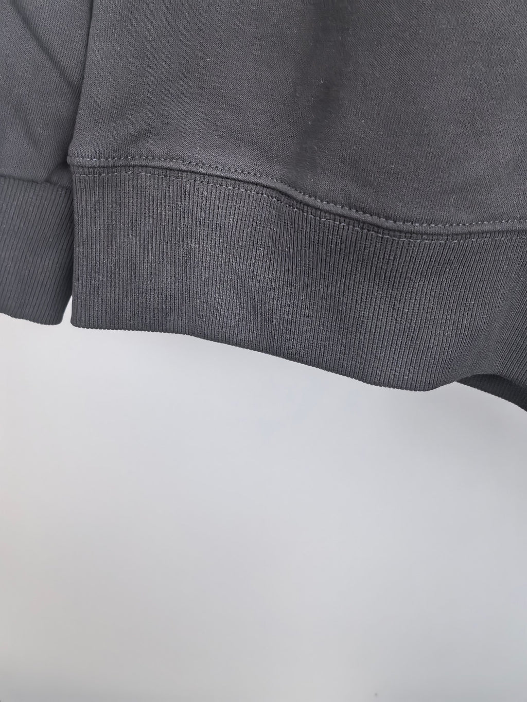 Gucci long-sleeve sweatshirt ribbed hem detail in dark gray