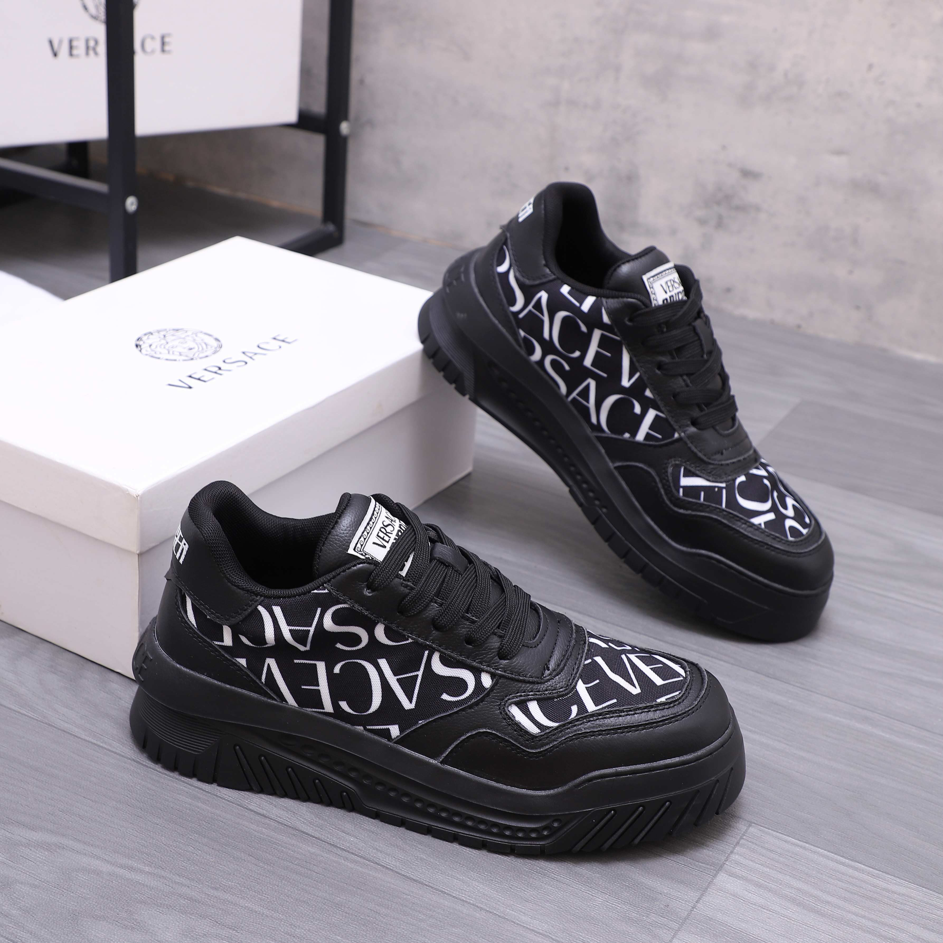 Luxury Shoes Versace