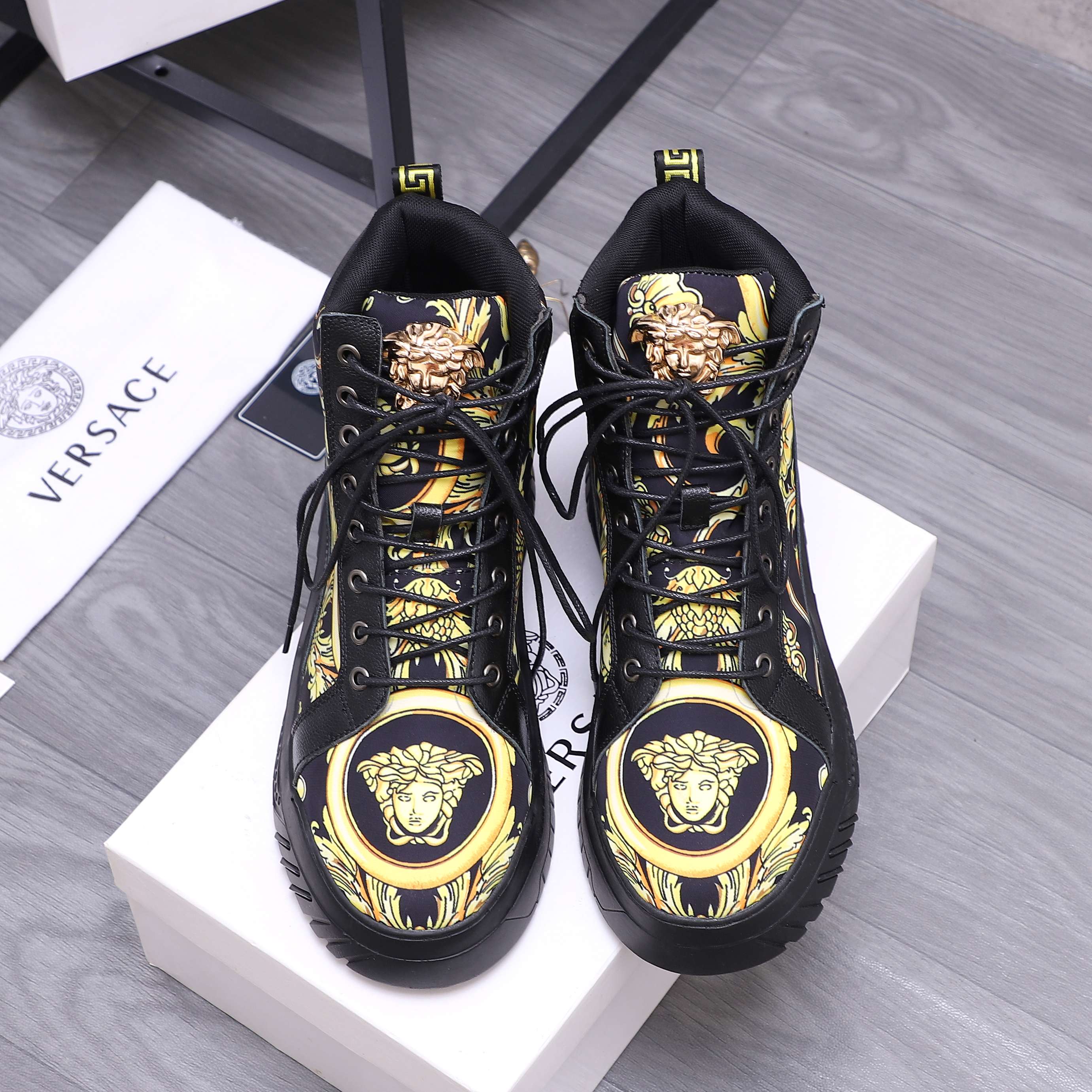 Luxury Shoes Versace