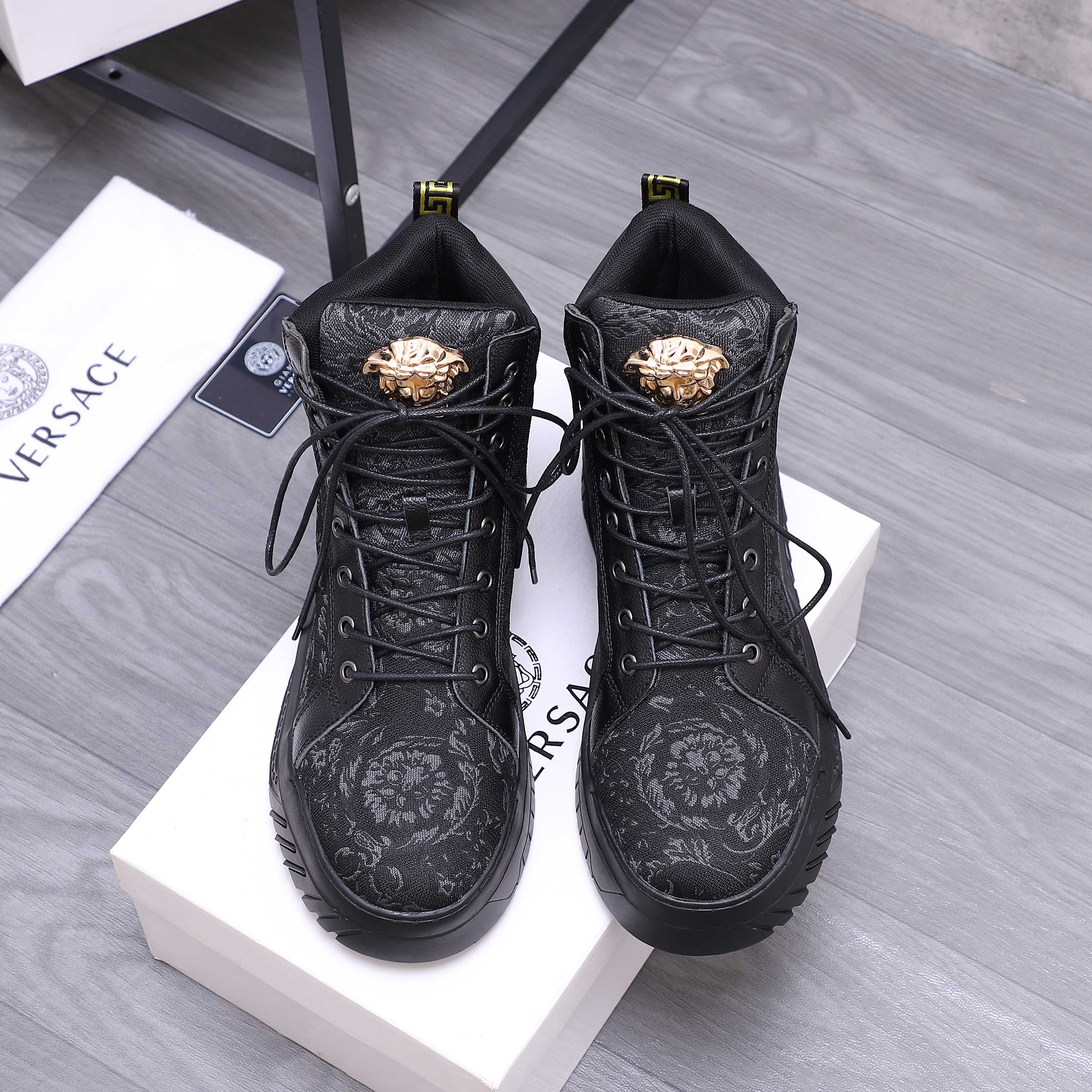 Luxury Shoes Versace