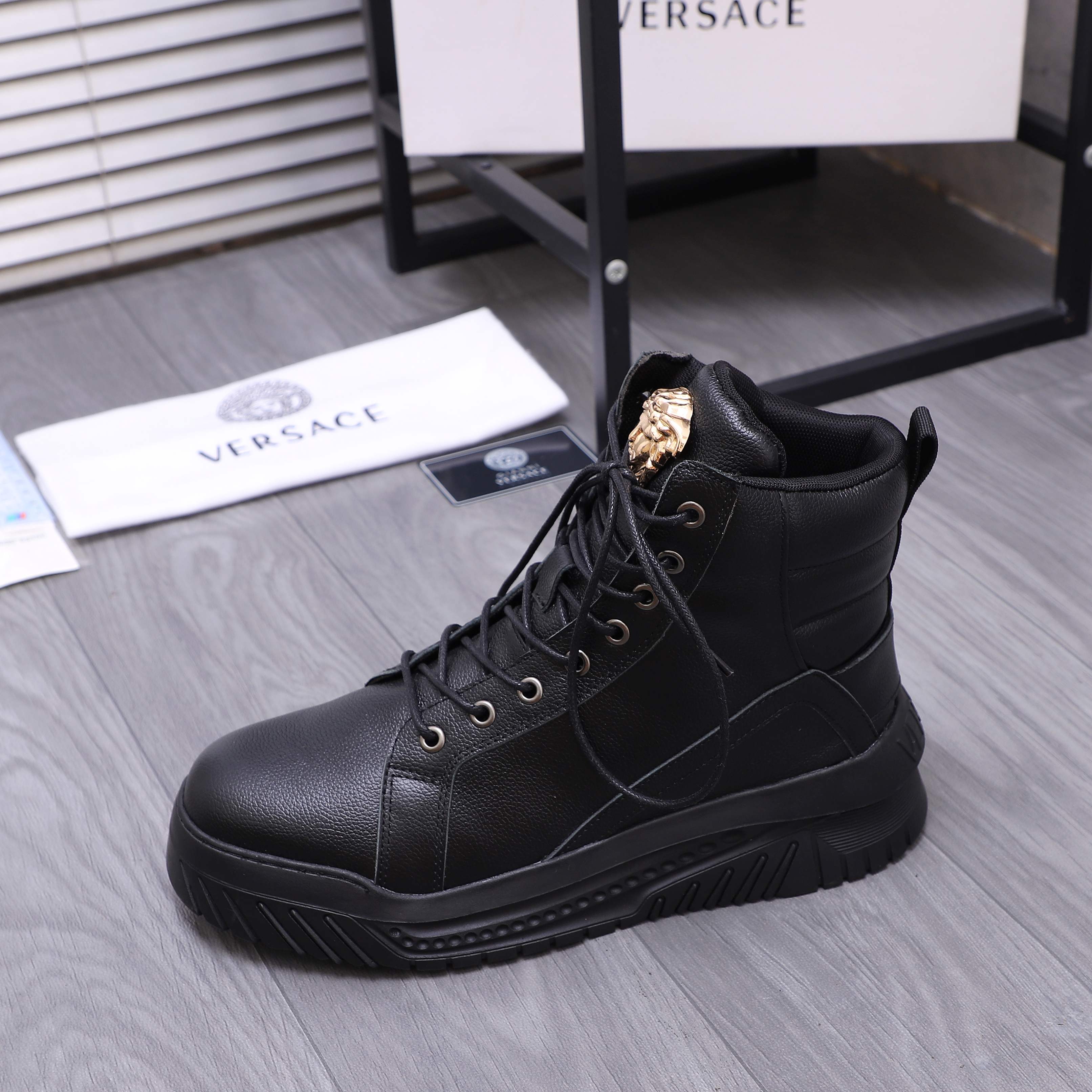 Luxury Shoes Versace