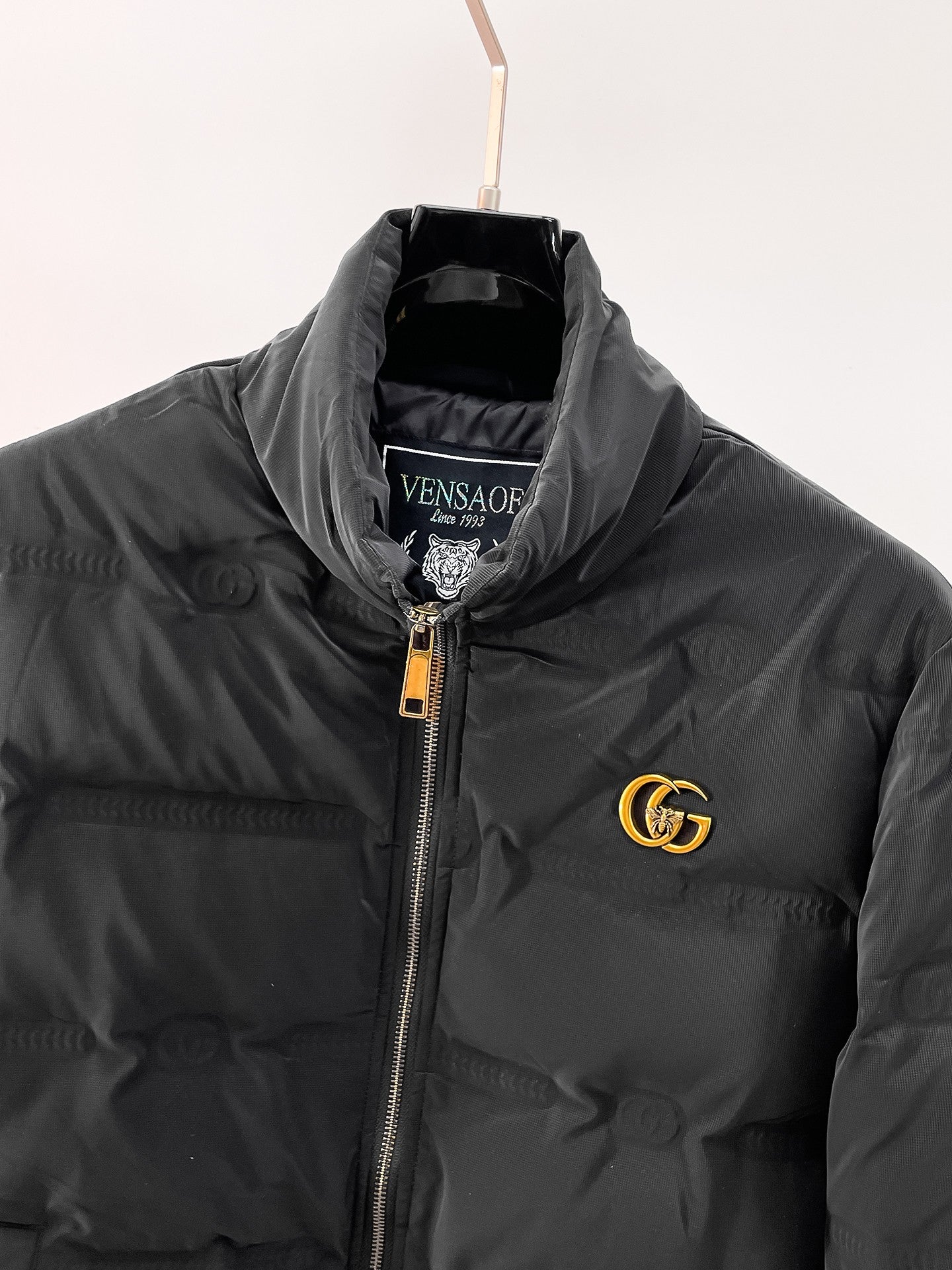 Long puffer jacket hood with front zipper and gold GG logo