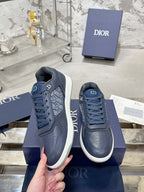 Unisex low-top sneakers in dark blue with laces and white midsoles on a blue box