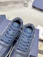 Unisex sneakers in dark blue with lace-up fronts and D logo on the tongue