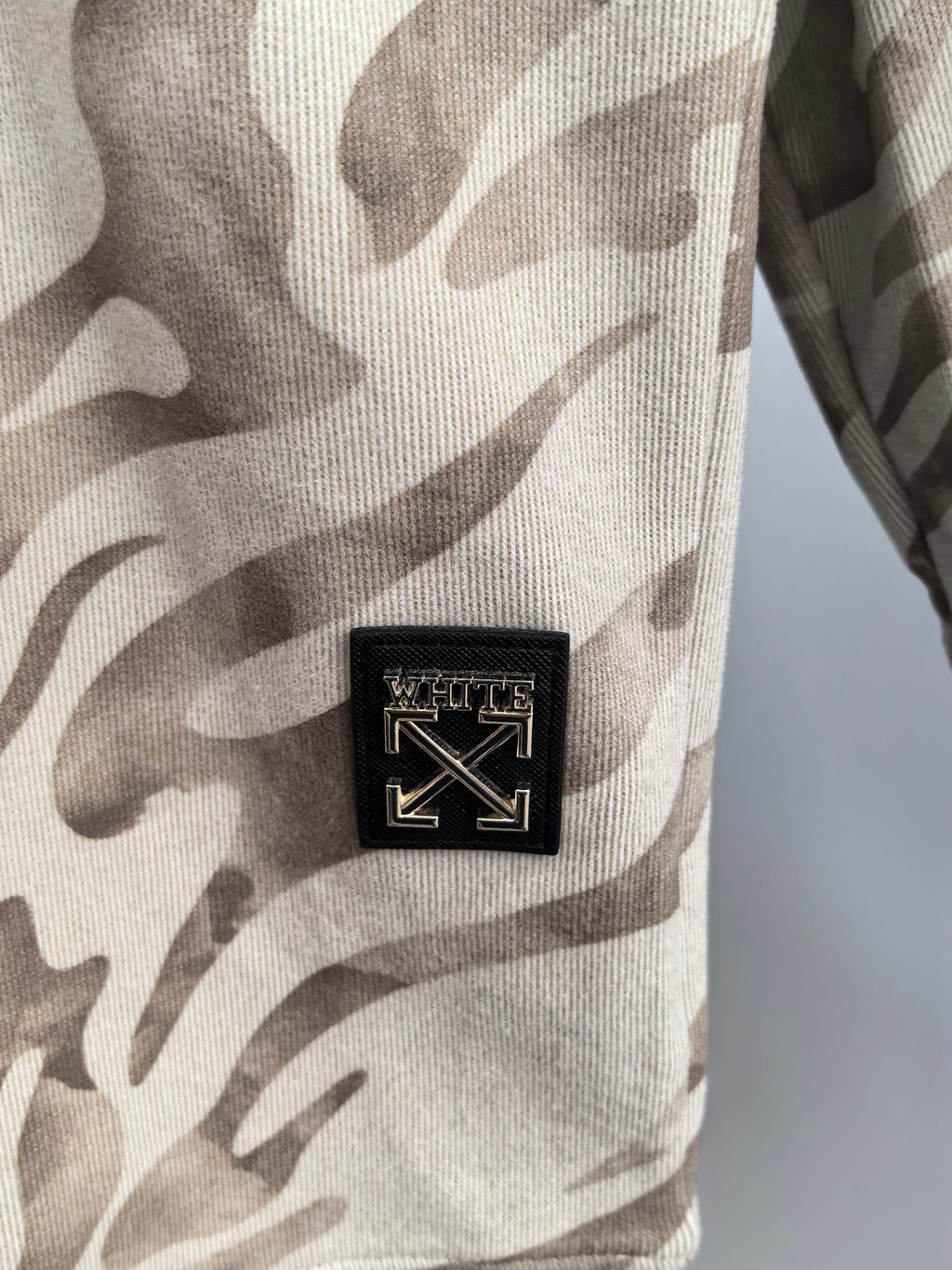 Embroidered logo patch on camo crewneck sweatshirt, off-white and taupe