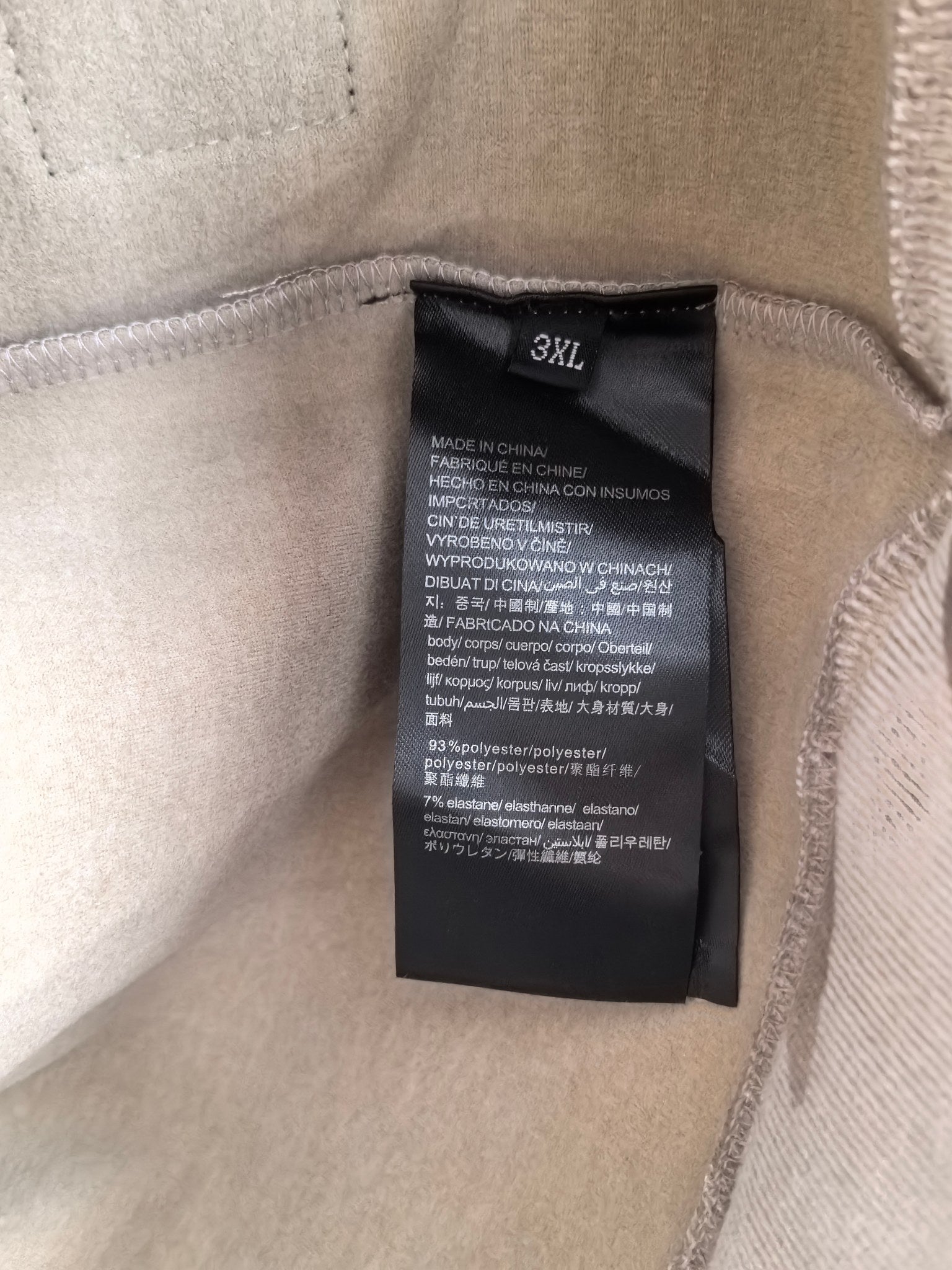 Inside neck label tag on camo sweatshirt, 3XL size