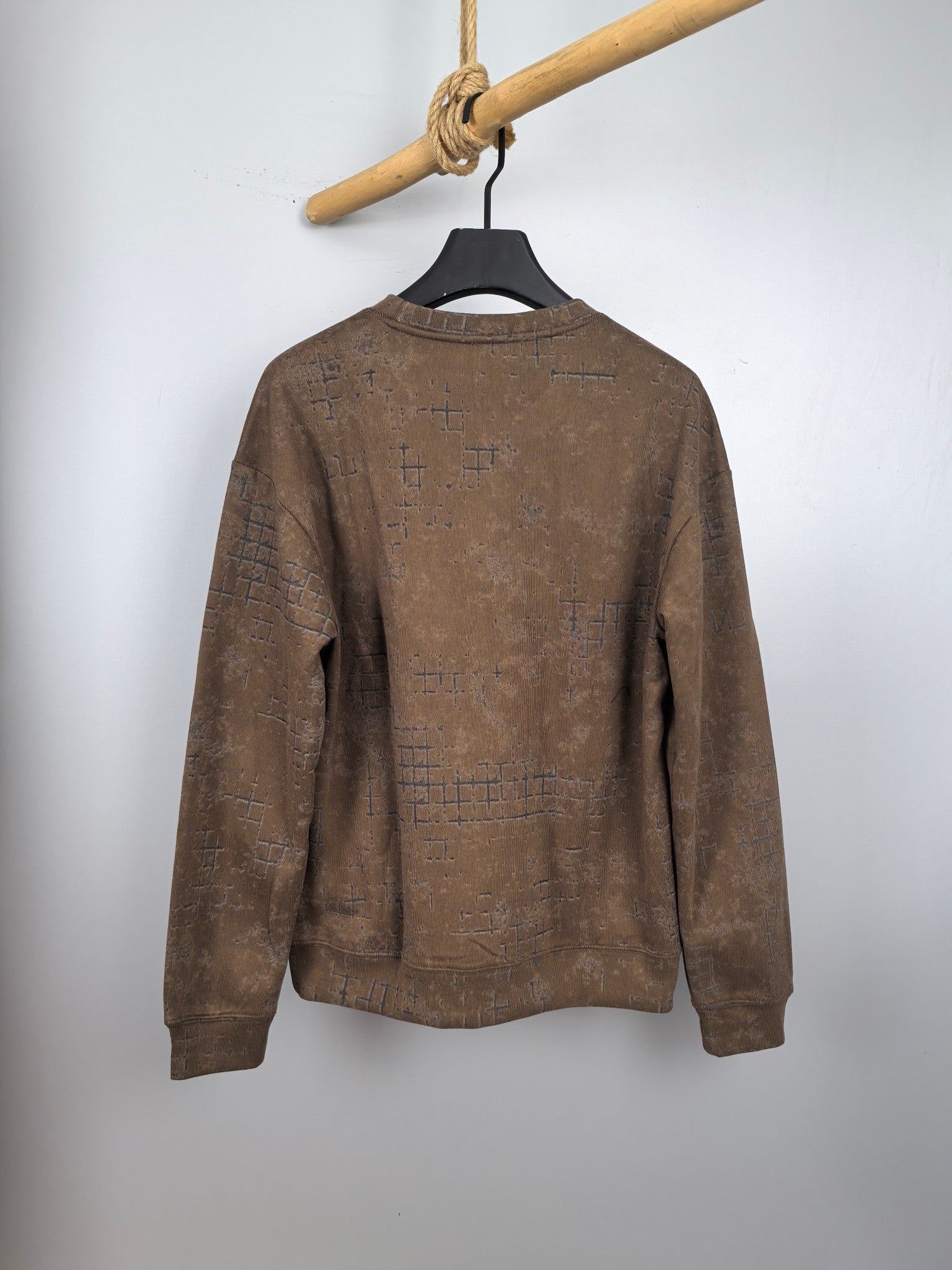 Fendi long-sleeve sweatshirt in brown with blue pattern, ribbed cuffs and crew neck
