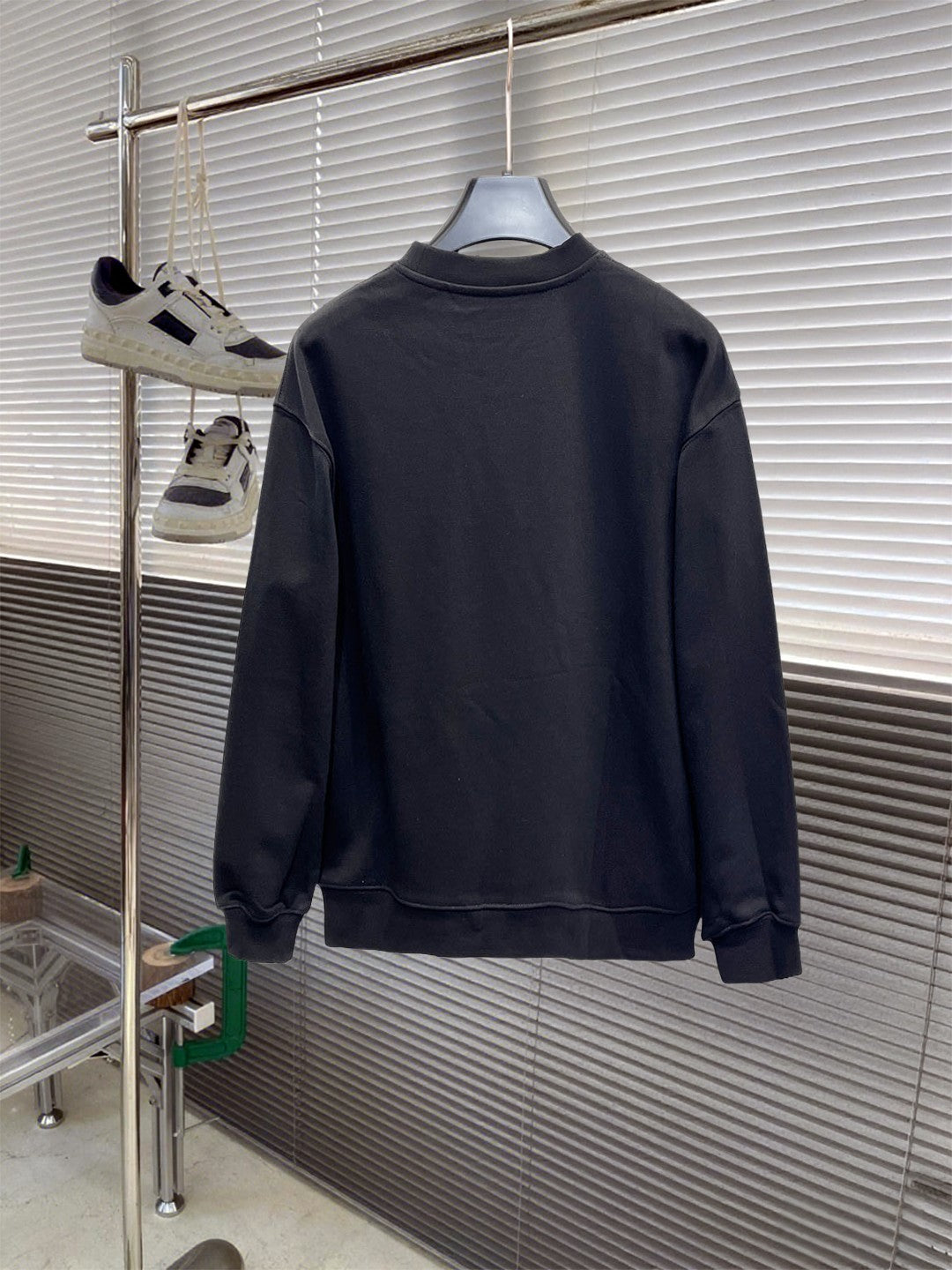 Black long-sleeve sweatshirt, plain back, crew neck