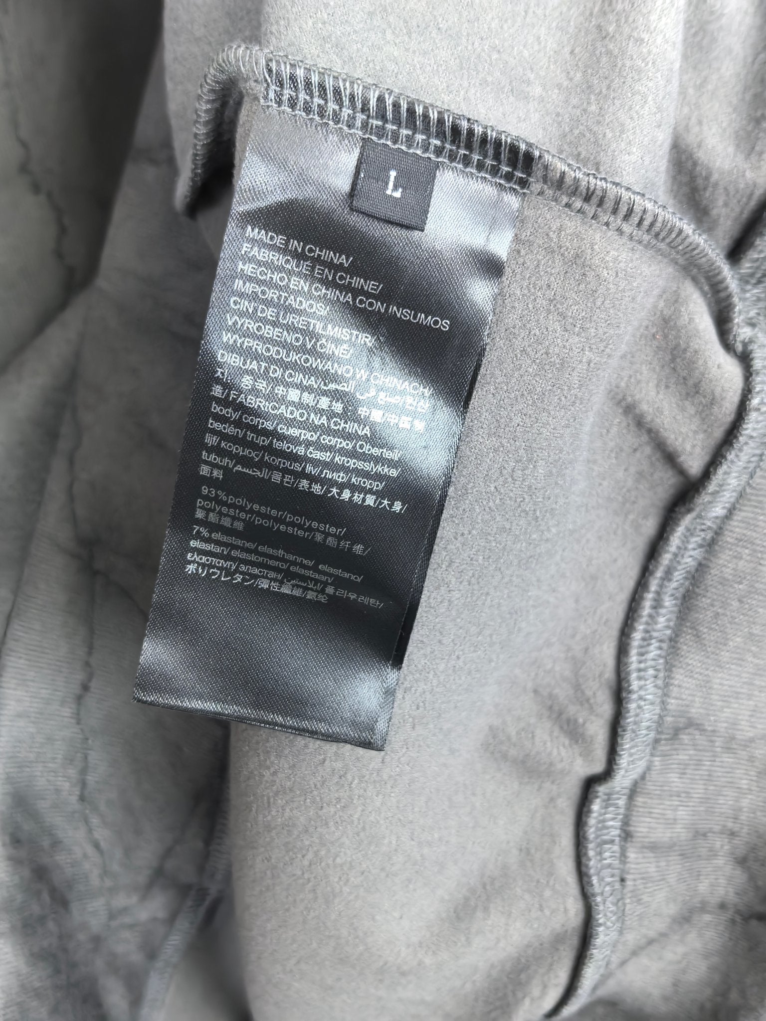 Interior label on dark gray marble print long-sleeve sweatshirt