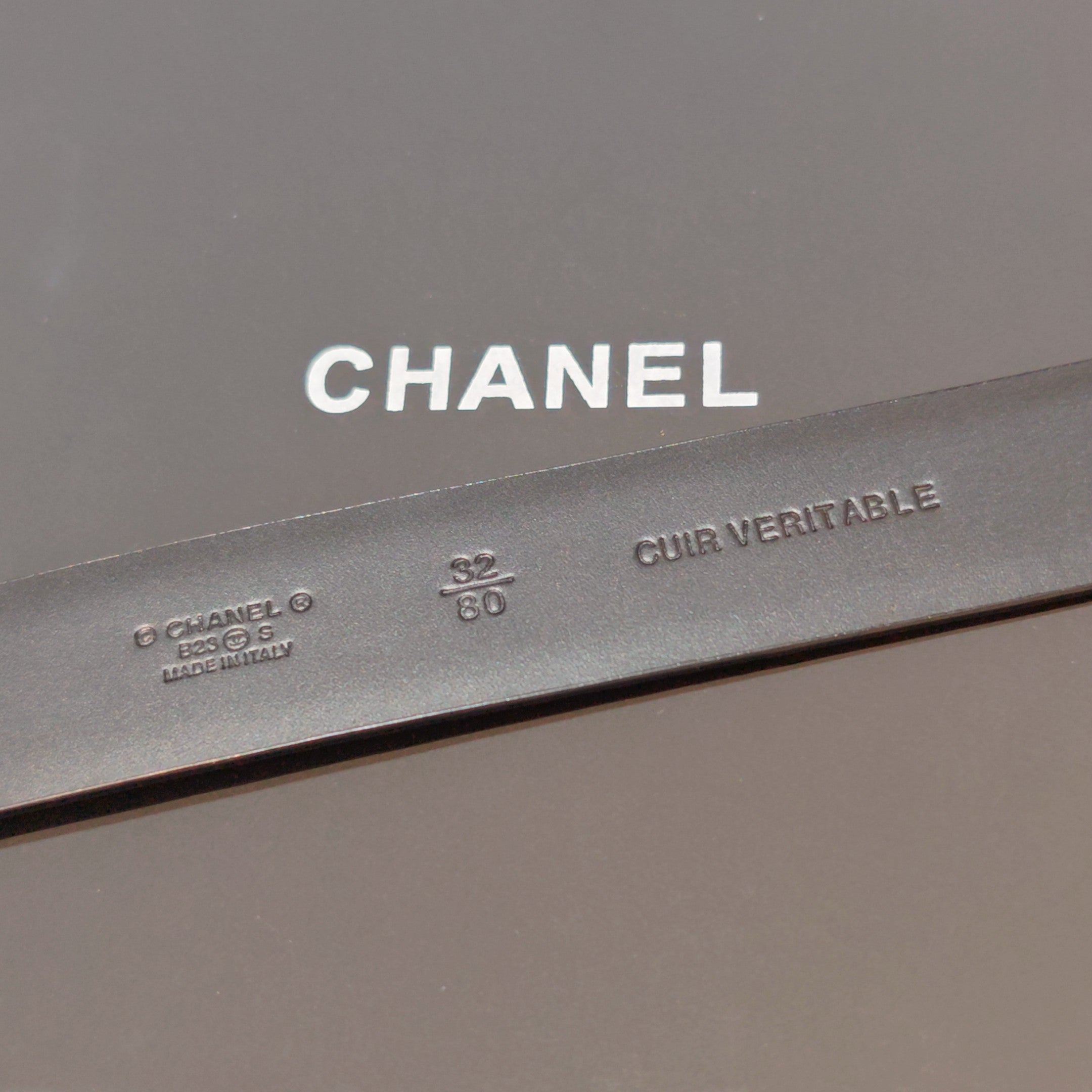 Chanel belt box lid with CHANEL logo and 'Caviar Veritable' wording