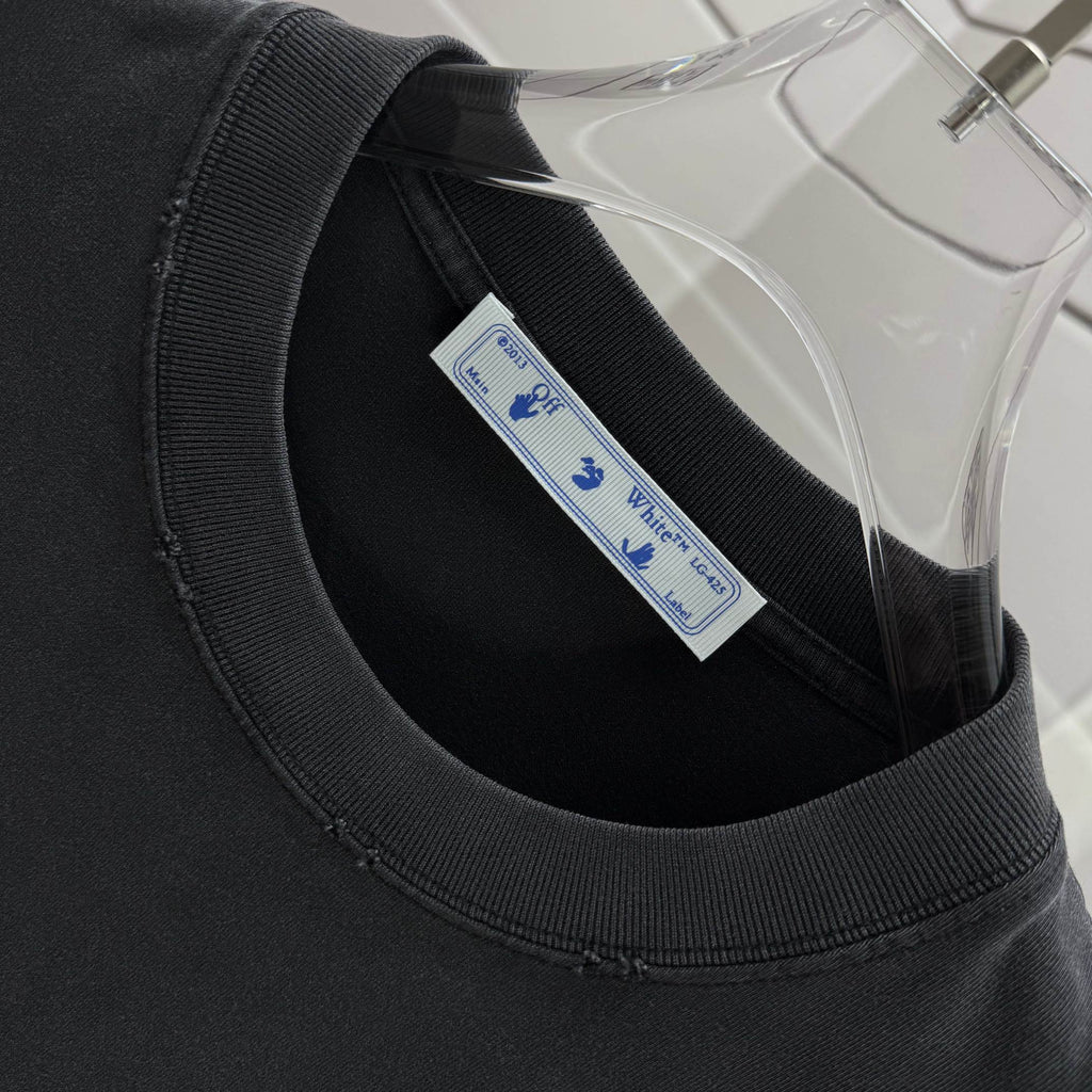 Black T-shirt crew neck with inner neck label