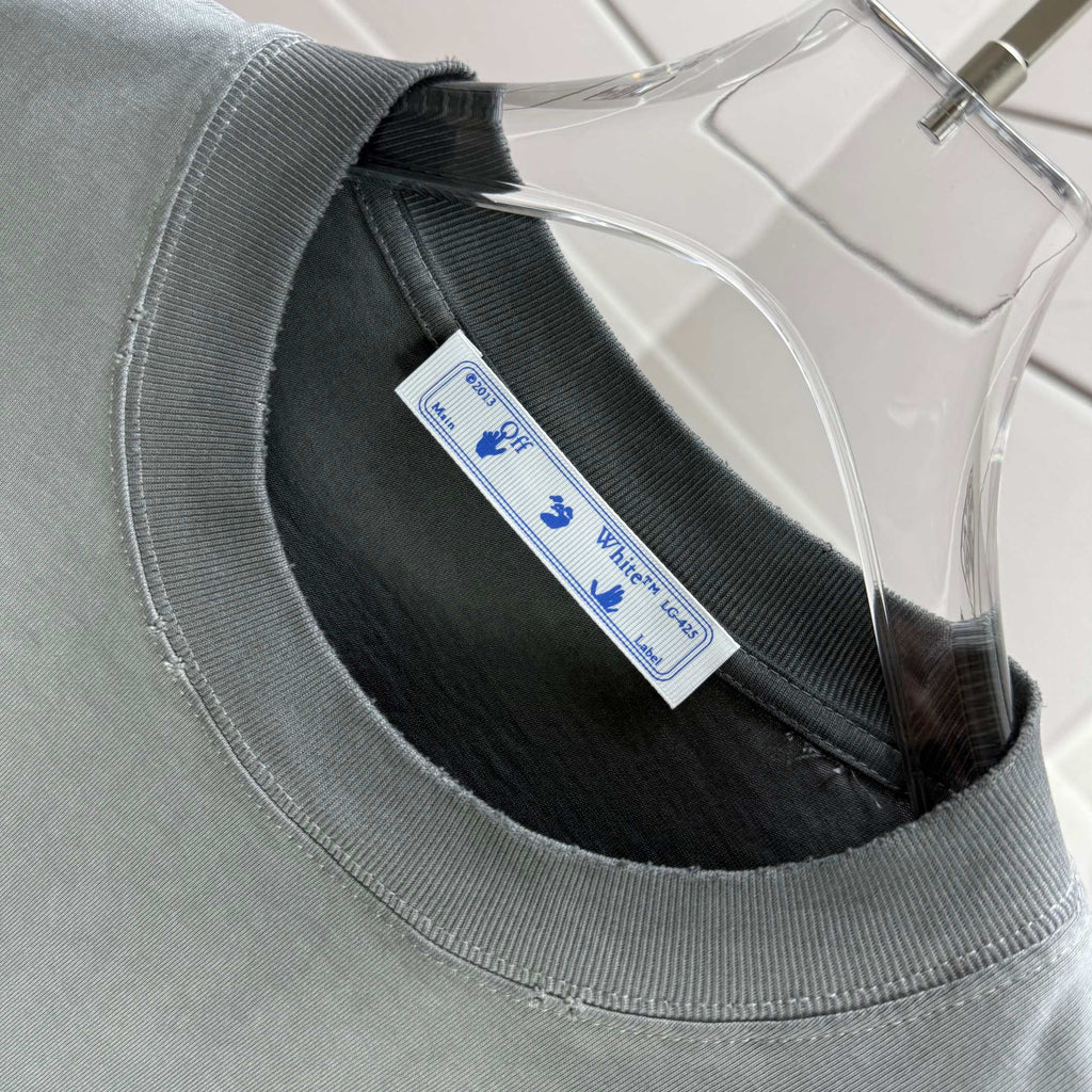 Gray T-shirt collar with inside label and ribbed neckline