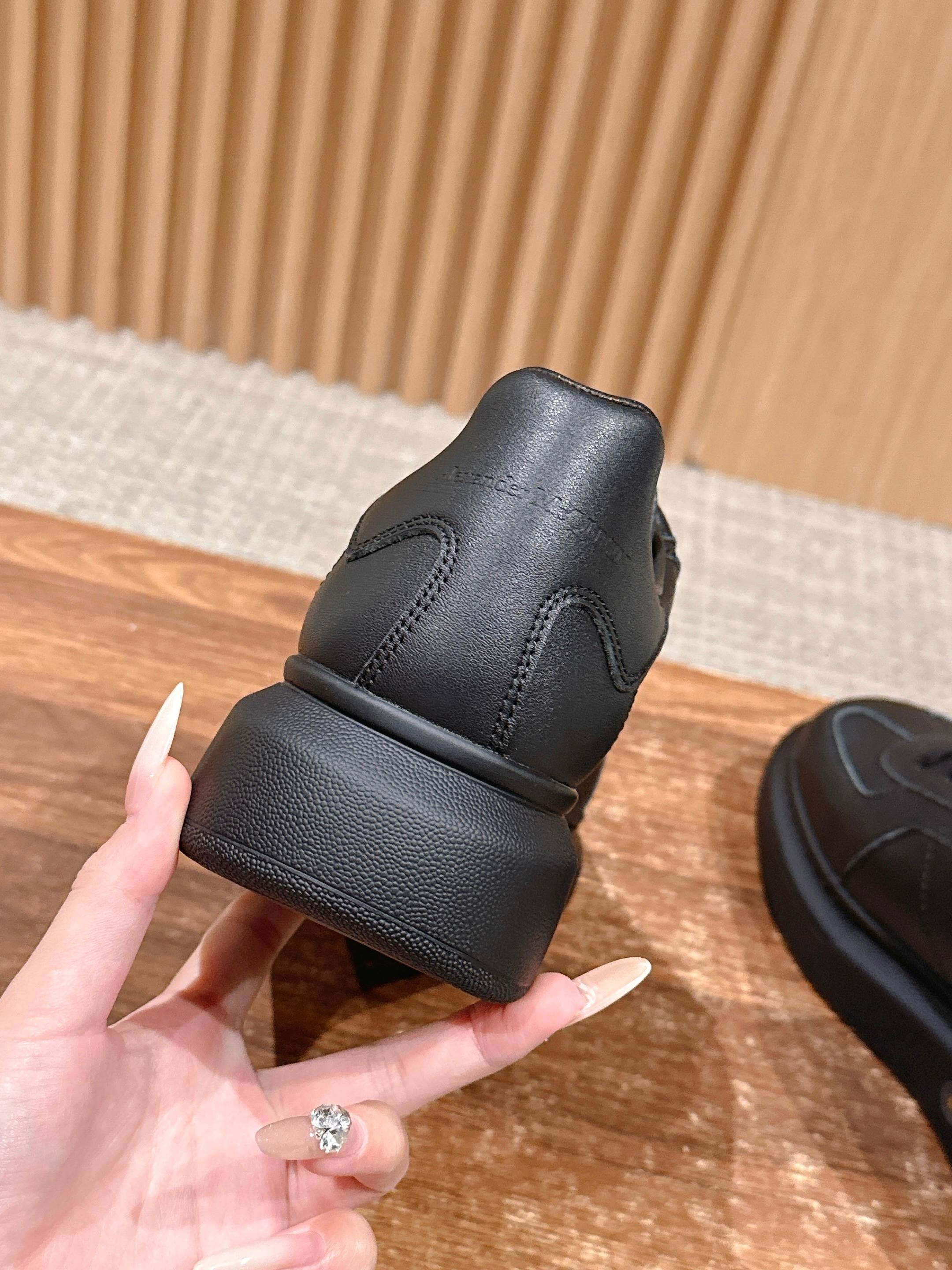 Black leather sneaker heel profile with padded collar and stitched panel seams