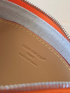 Beige interior lining with Louis Vuitton Paris logo stamp