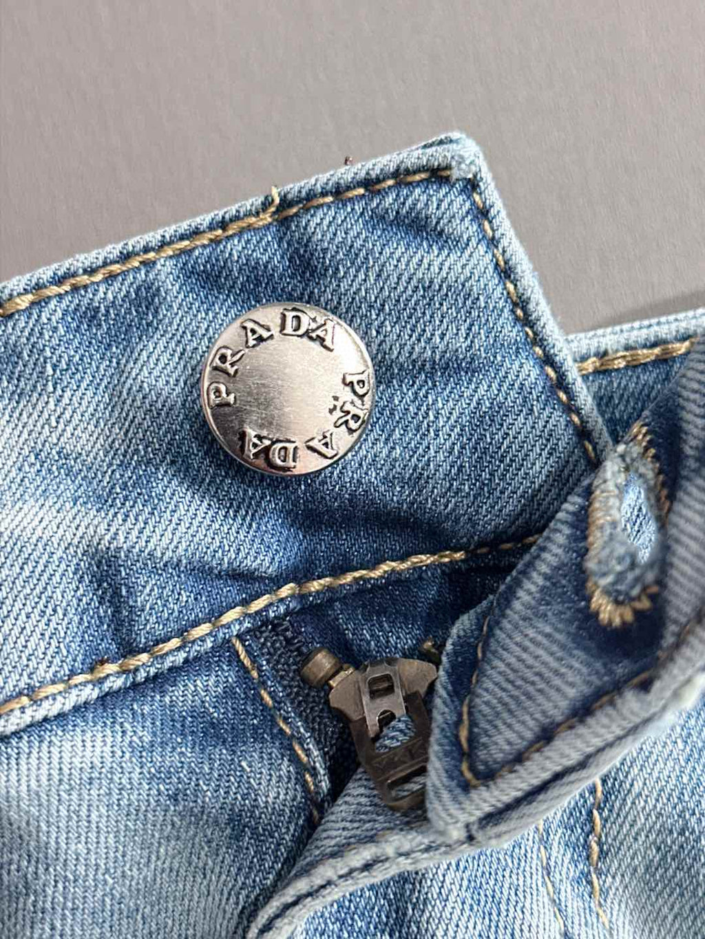 Light blue denim pants with engraved button and coin pocket