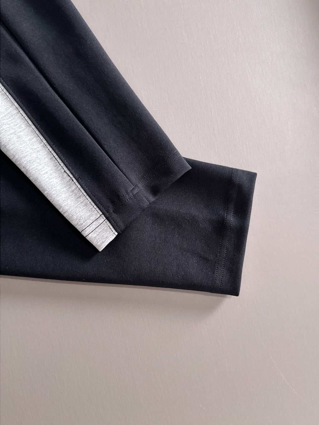 Two-tone long-sleeve shirt cuff and sleeve panel in black and grey