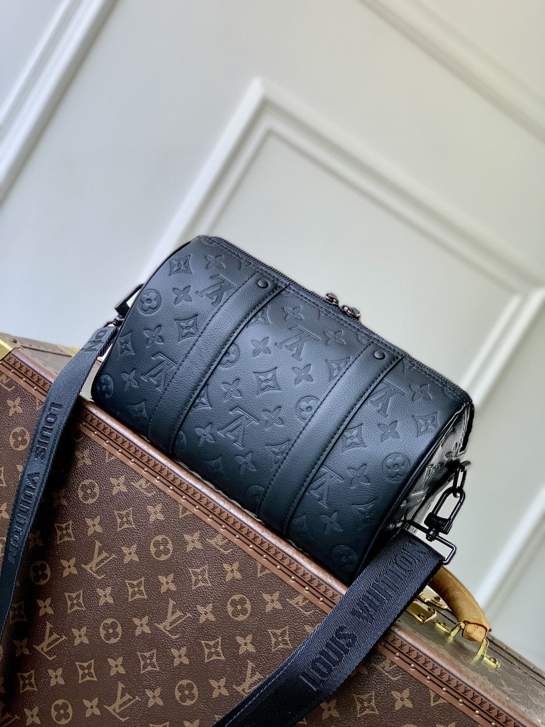 Louis Vuitton men’s shoulder bag in dark blue monogram leather with front zipper