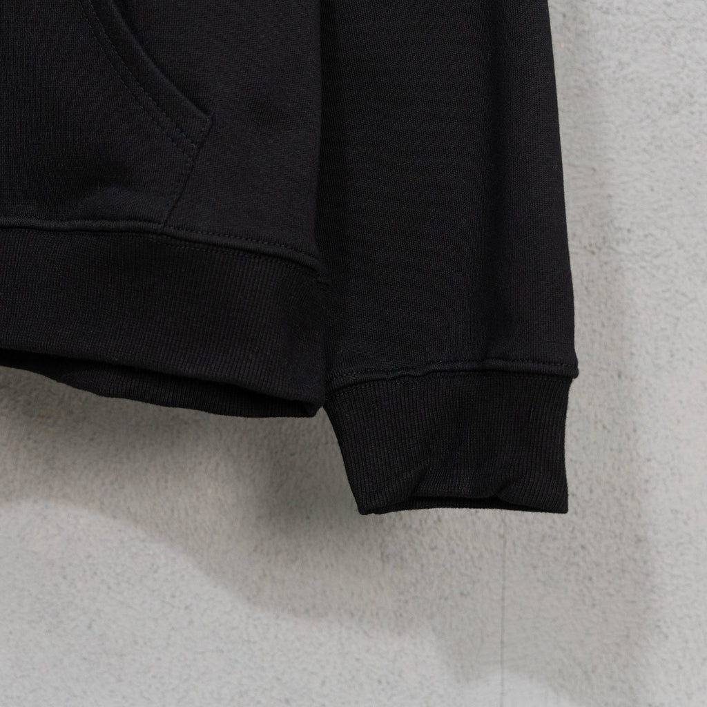 Black long-sleeve sweatshirt, ribbed cuff and hem detail