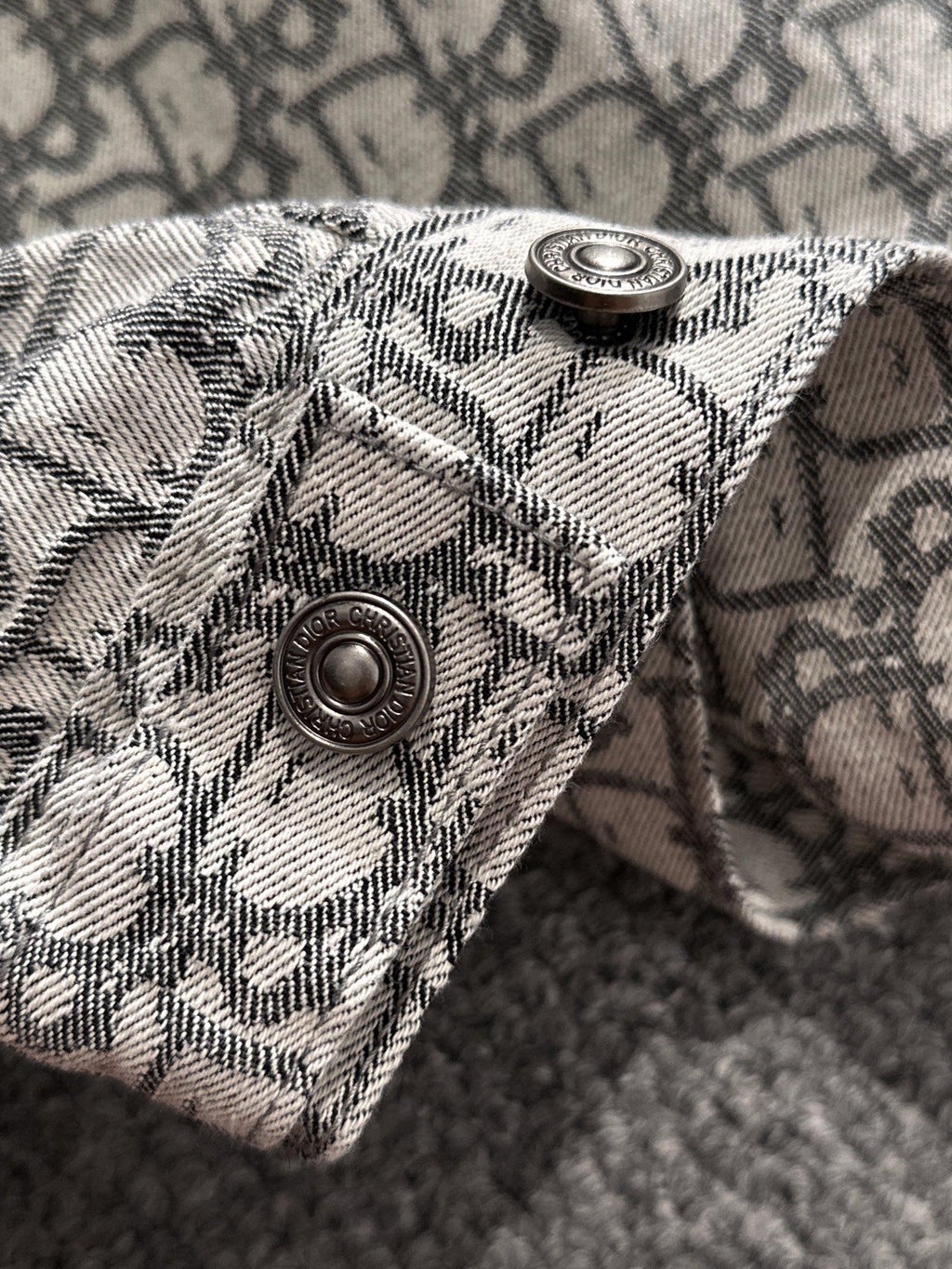 Logo-print jacket sleeve cuff with two round metal snap buttons